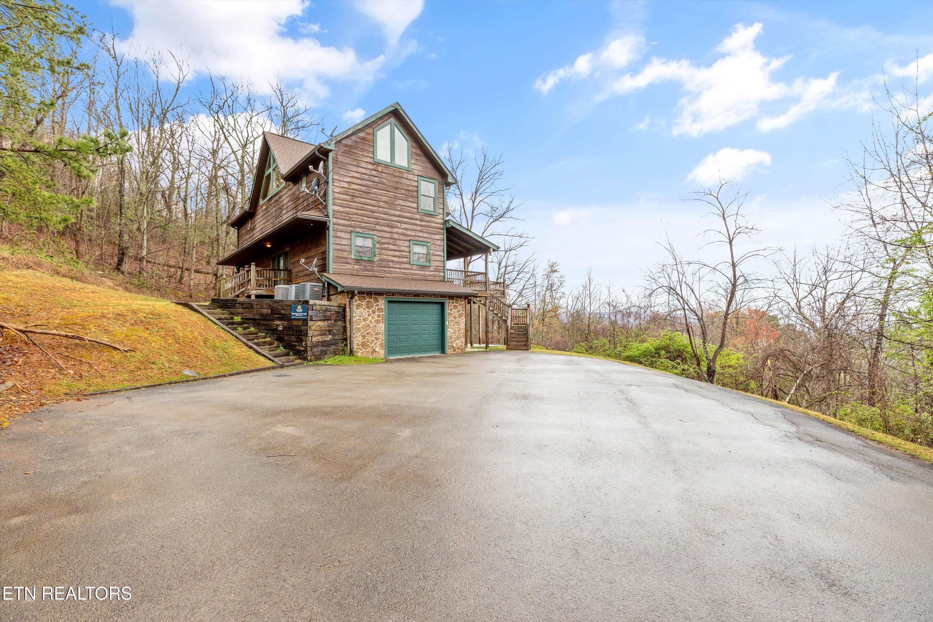 3512 Katie Way