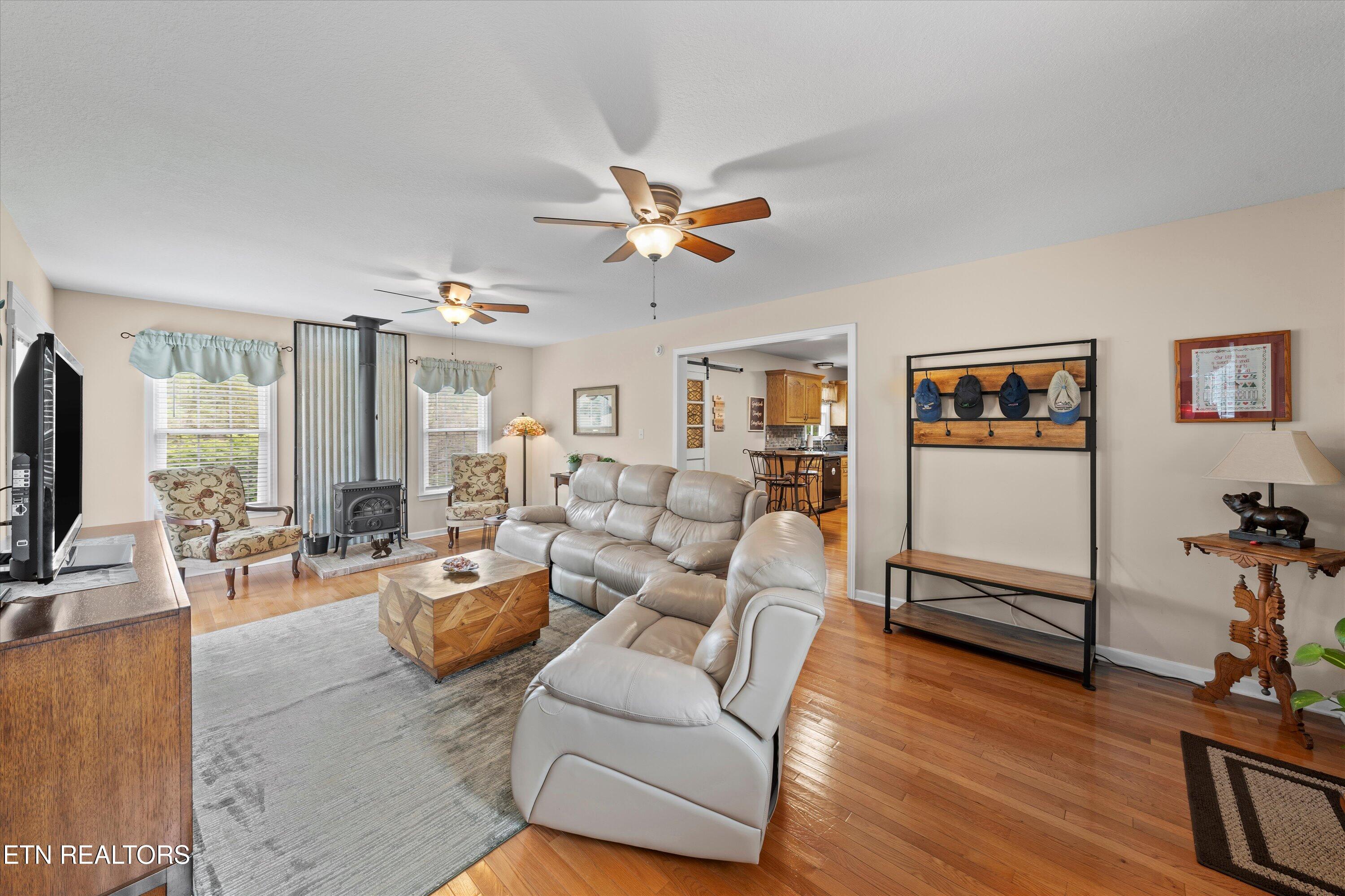 3073 Dutch Valley Rd