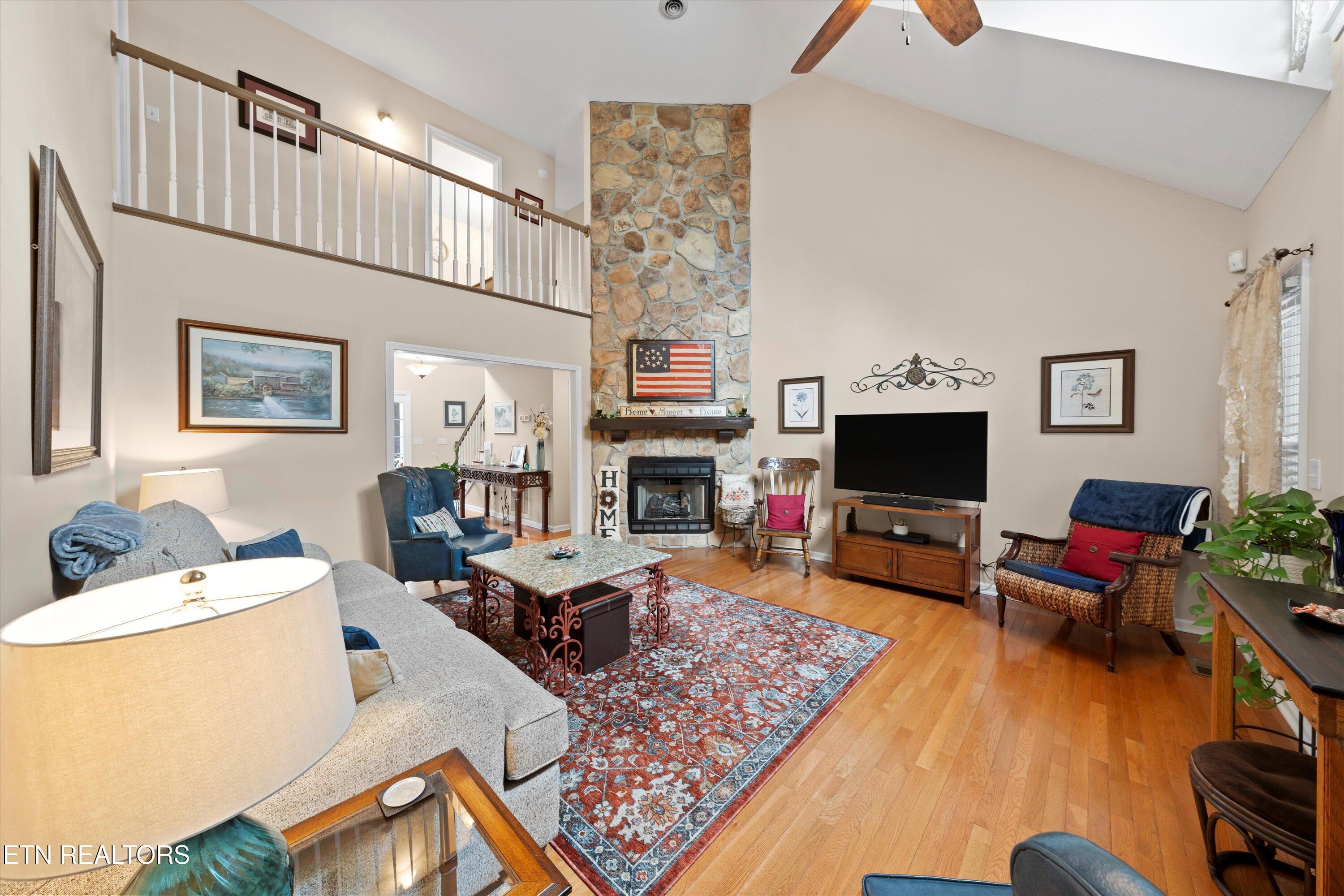 3073 Dutch Valley Rd