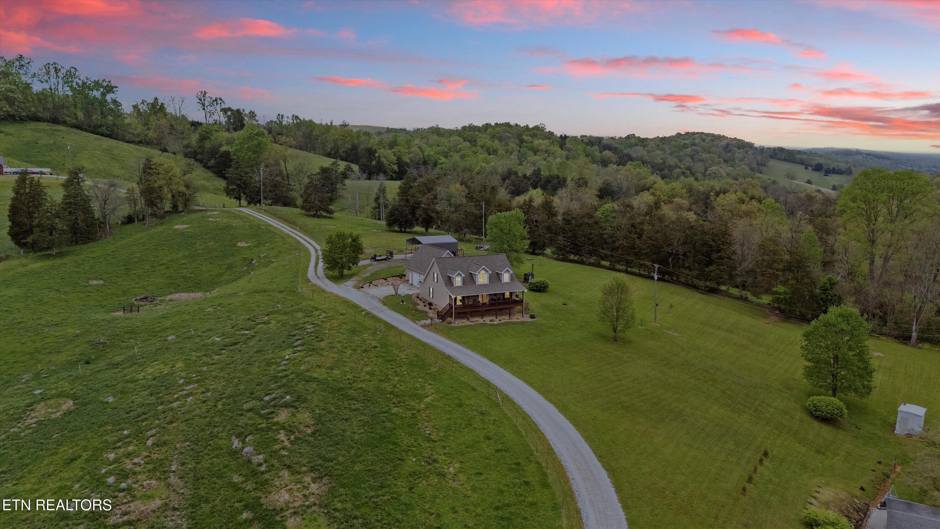 3073 Dutch Valley Rd