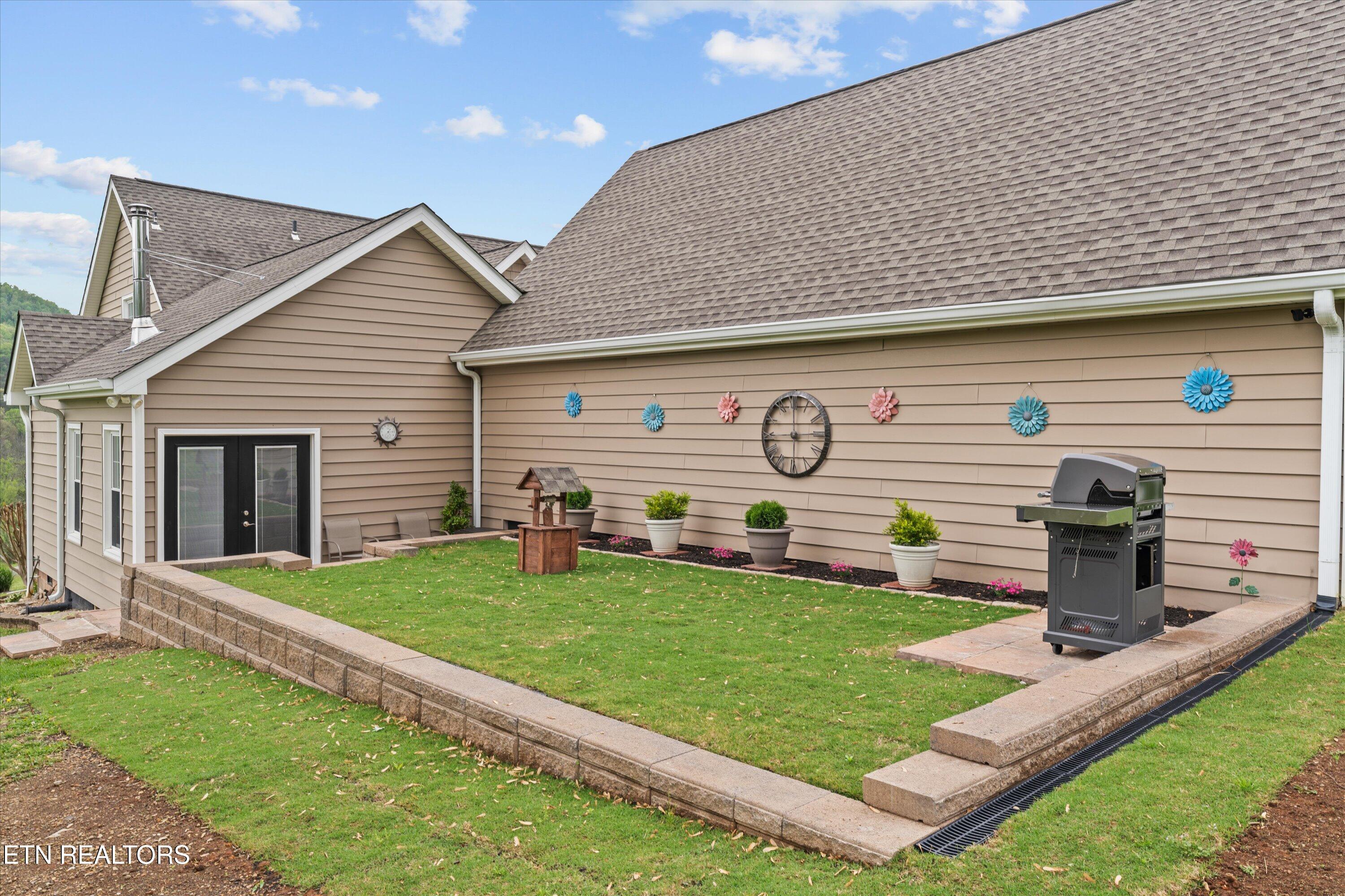 3073 Dutch Valley Rd