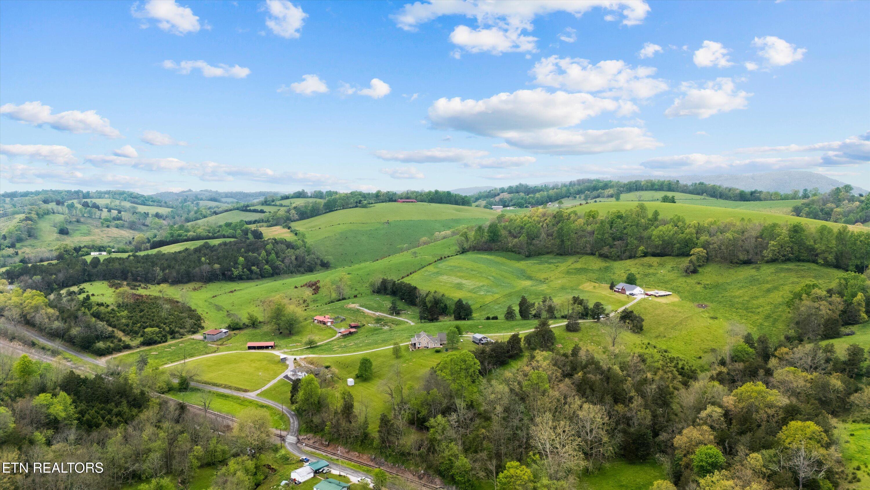 3073 Dutch Valley Rd