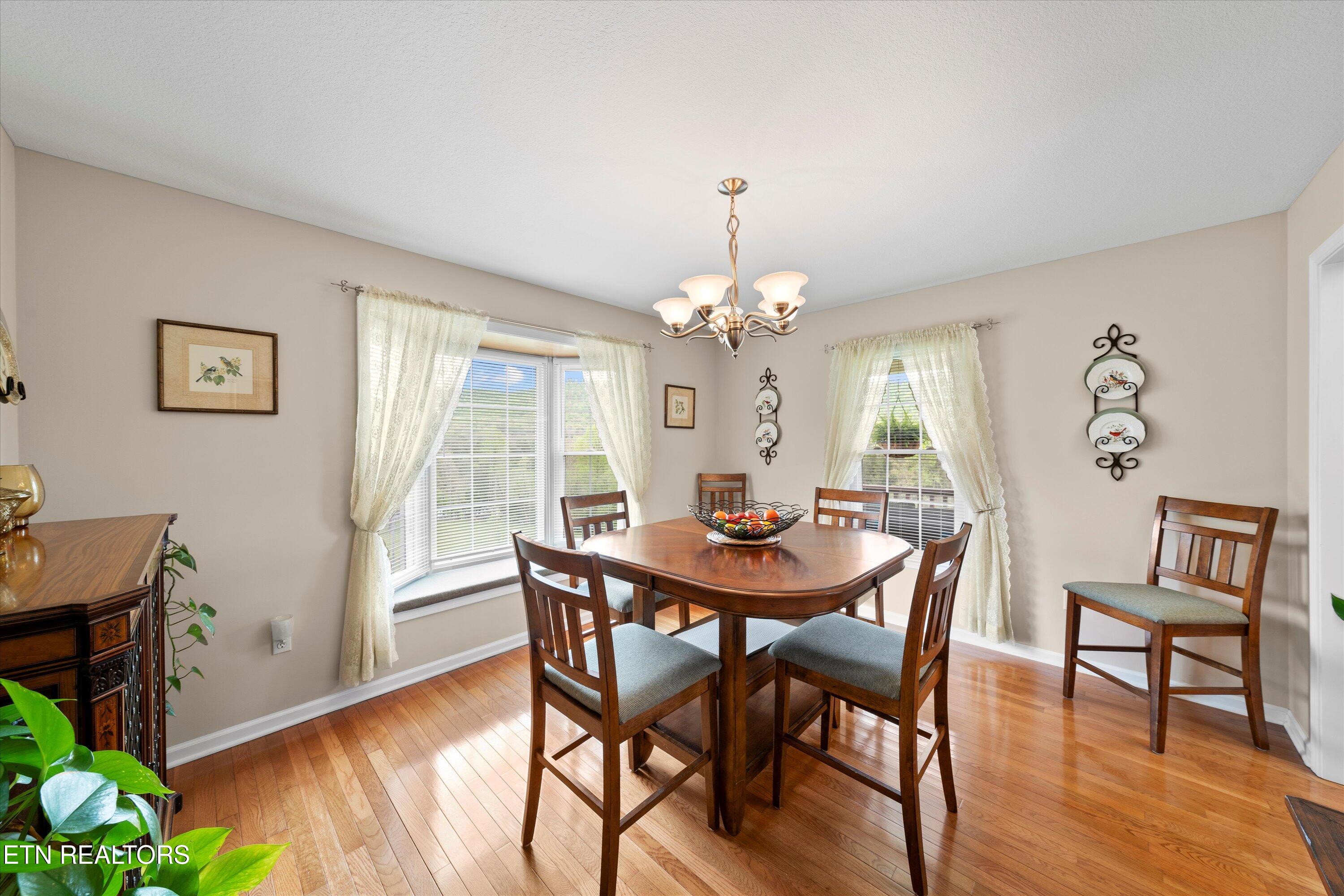 3073 Dutch Valley Rd