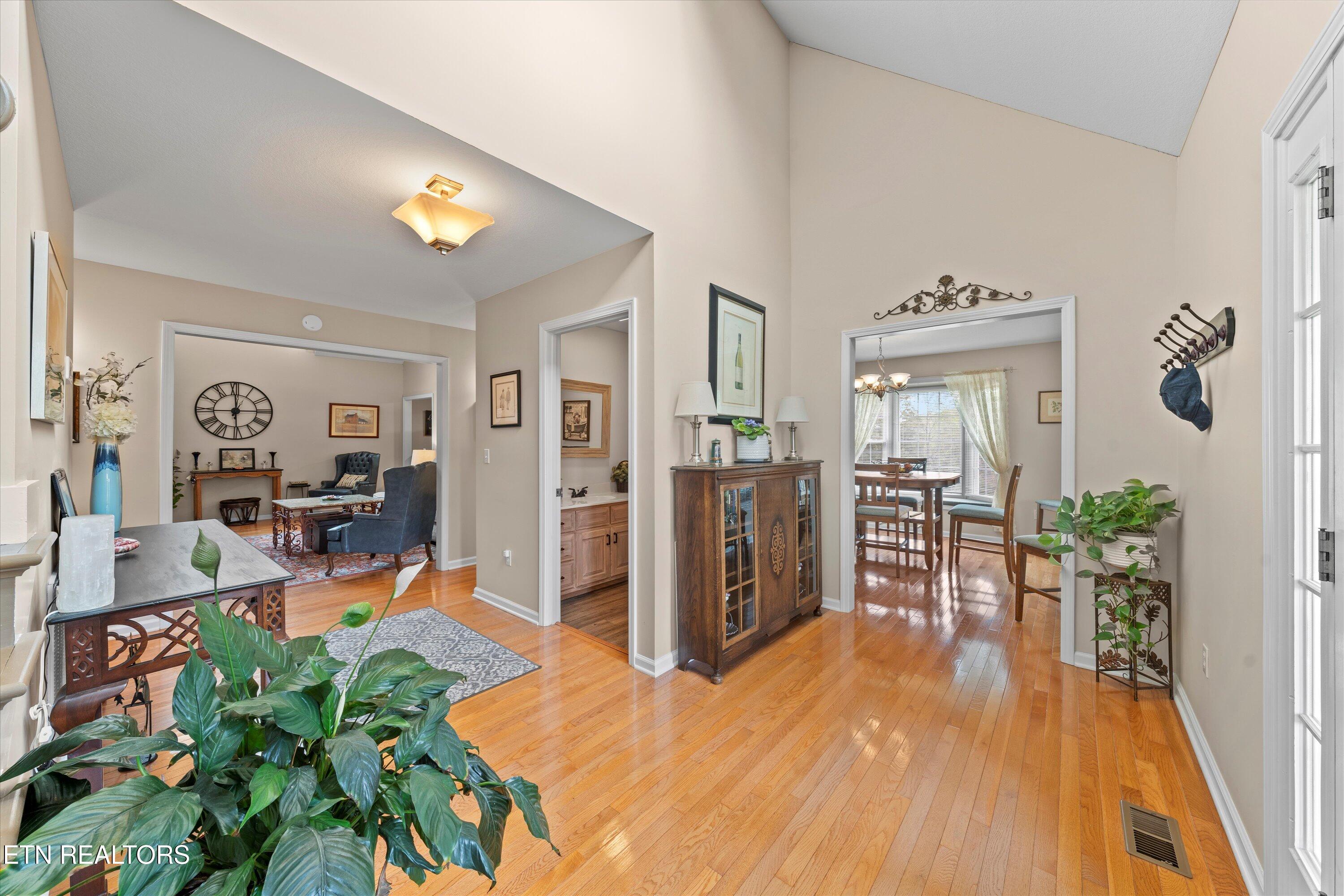 3073 Dutch Valley Rd