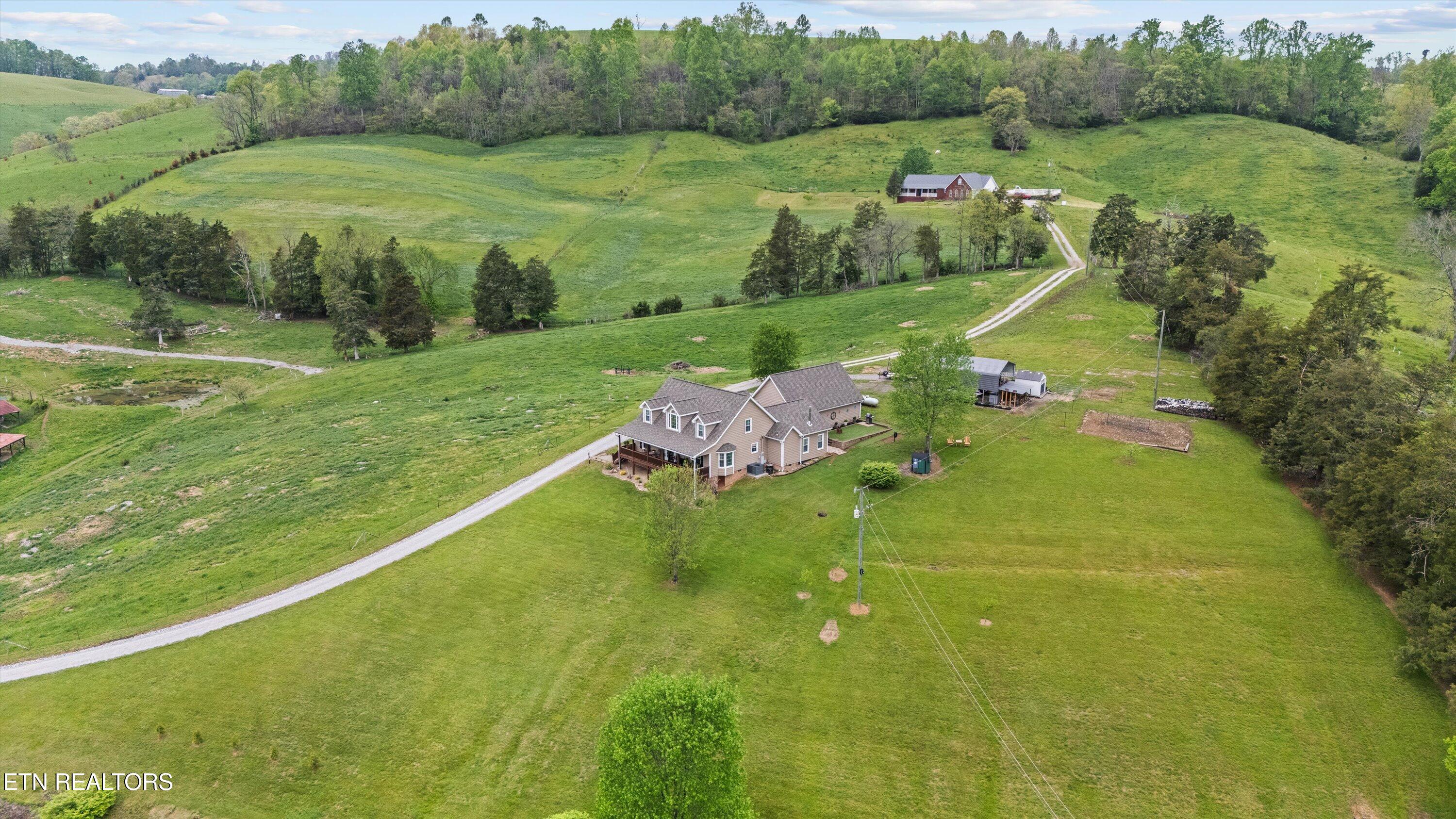 3073 Dutch Valley Rd