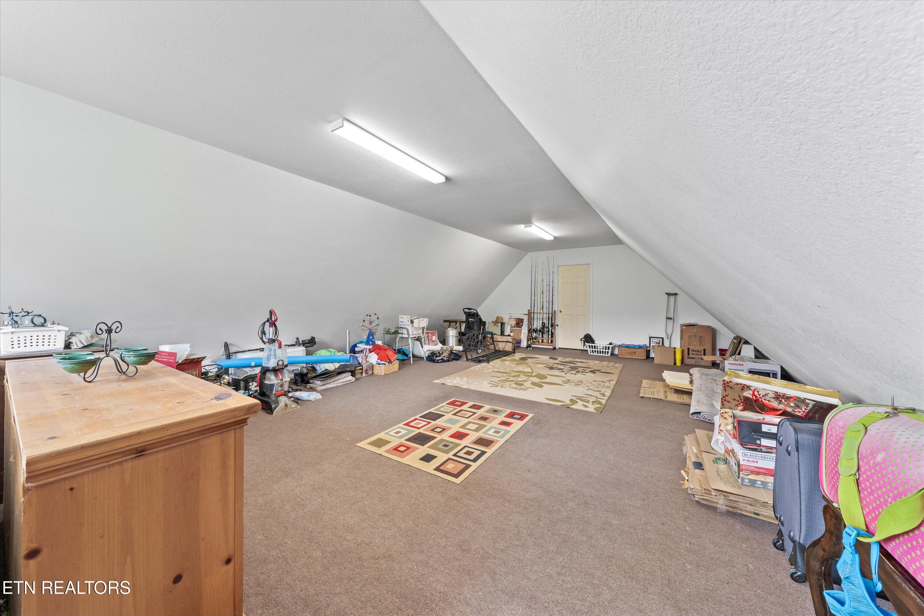 3073 Dutch Valley Rd