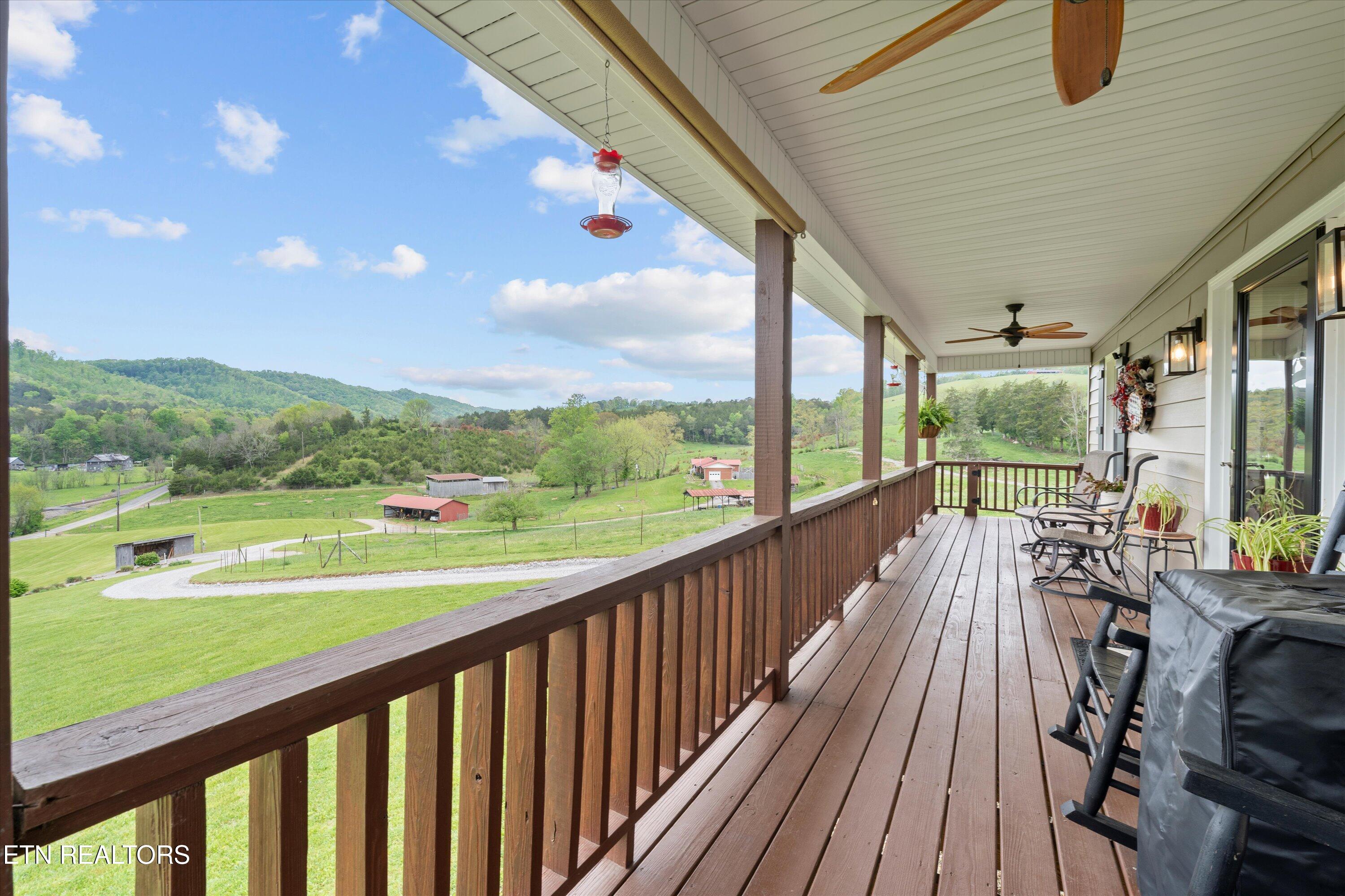 3073 Dutch Valley Rd