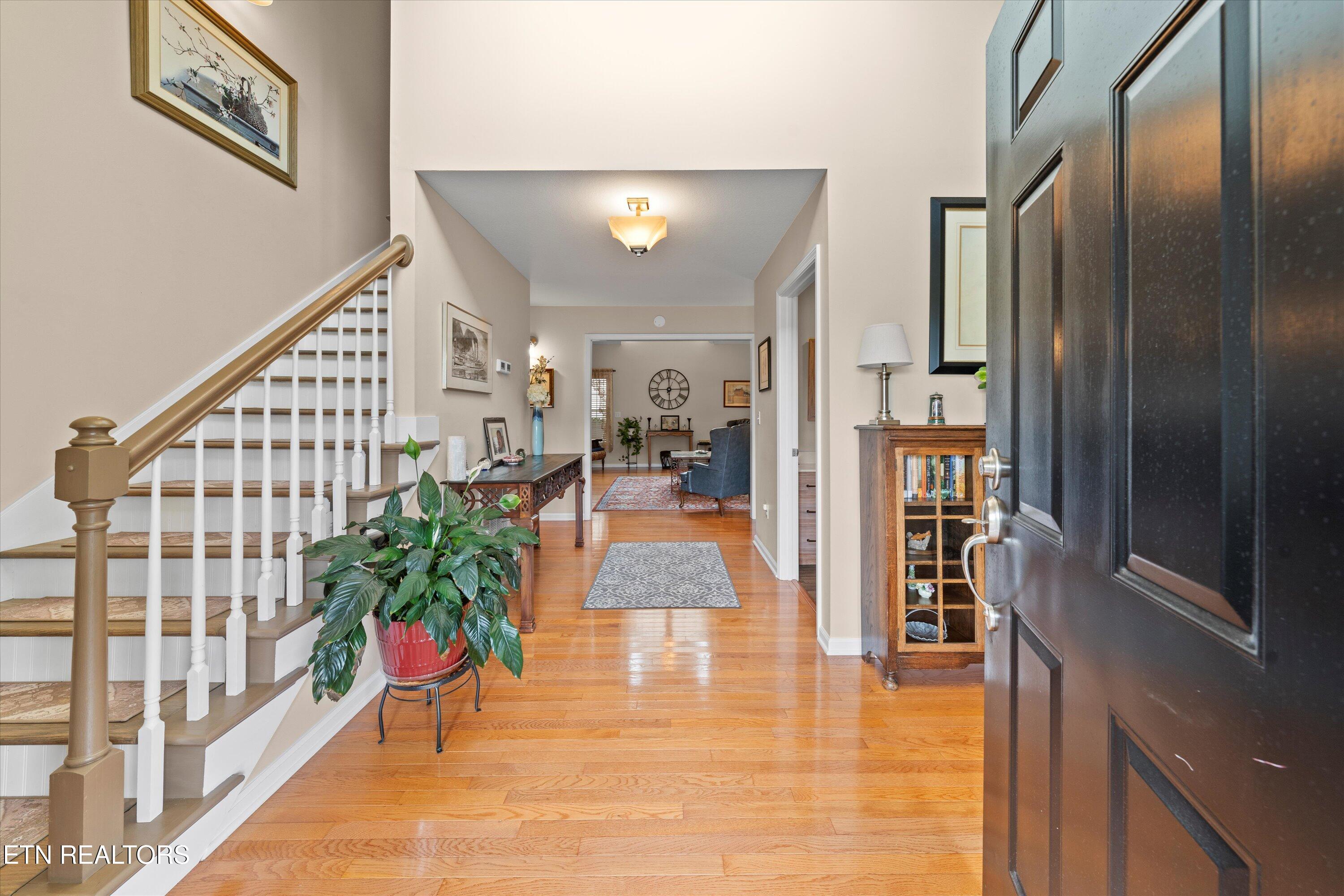 3073 Dutch Valley Rd