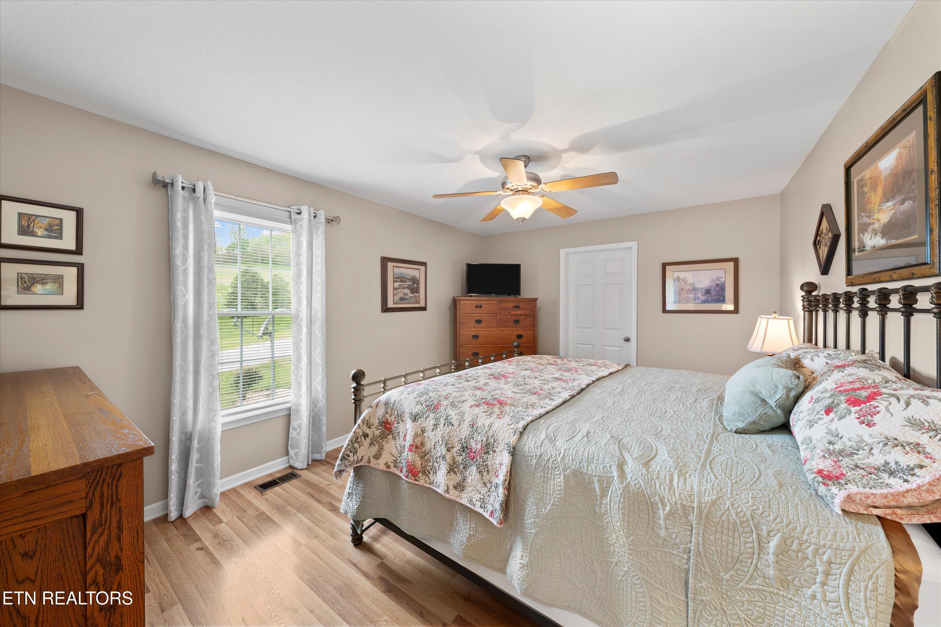 3073 Dutch Valley Rd