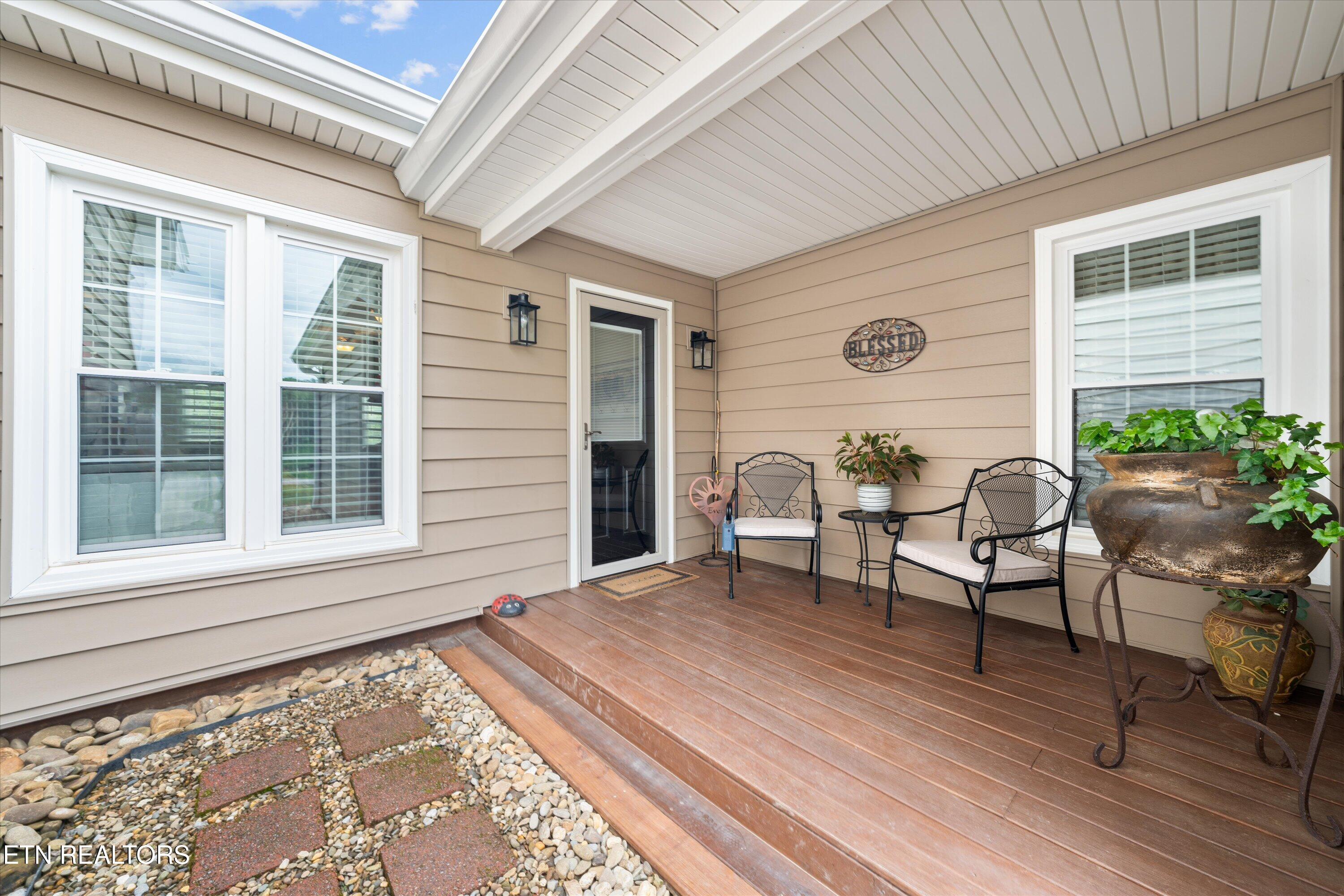 3073 Dutch Valley Rd