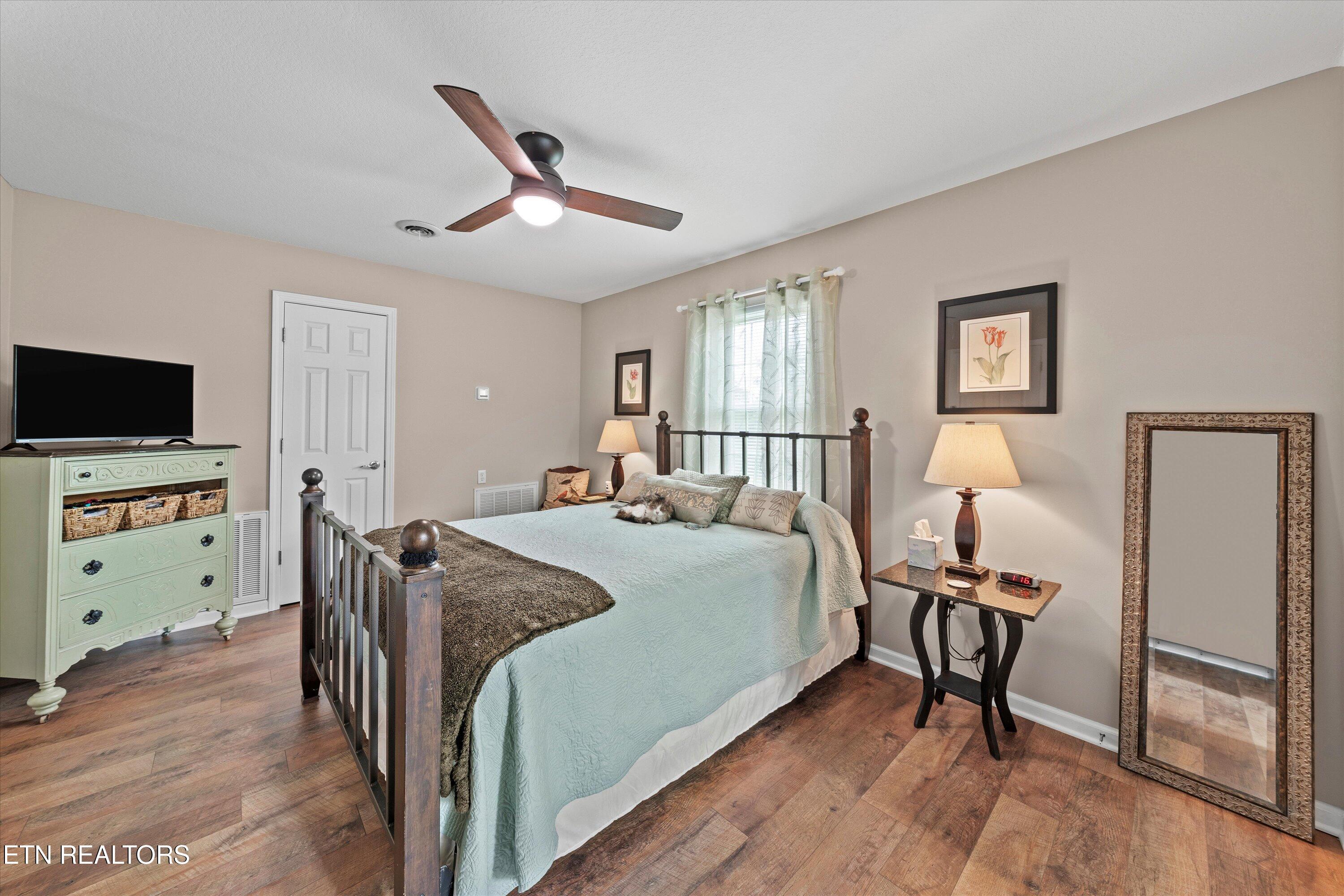 3073 Dutch Valley Rd