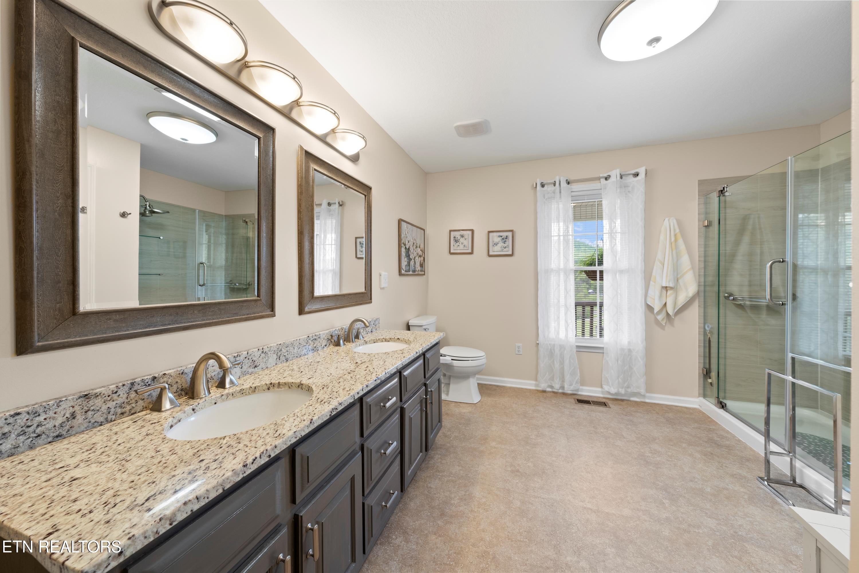 3073 Dutch Valley Rd