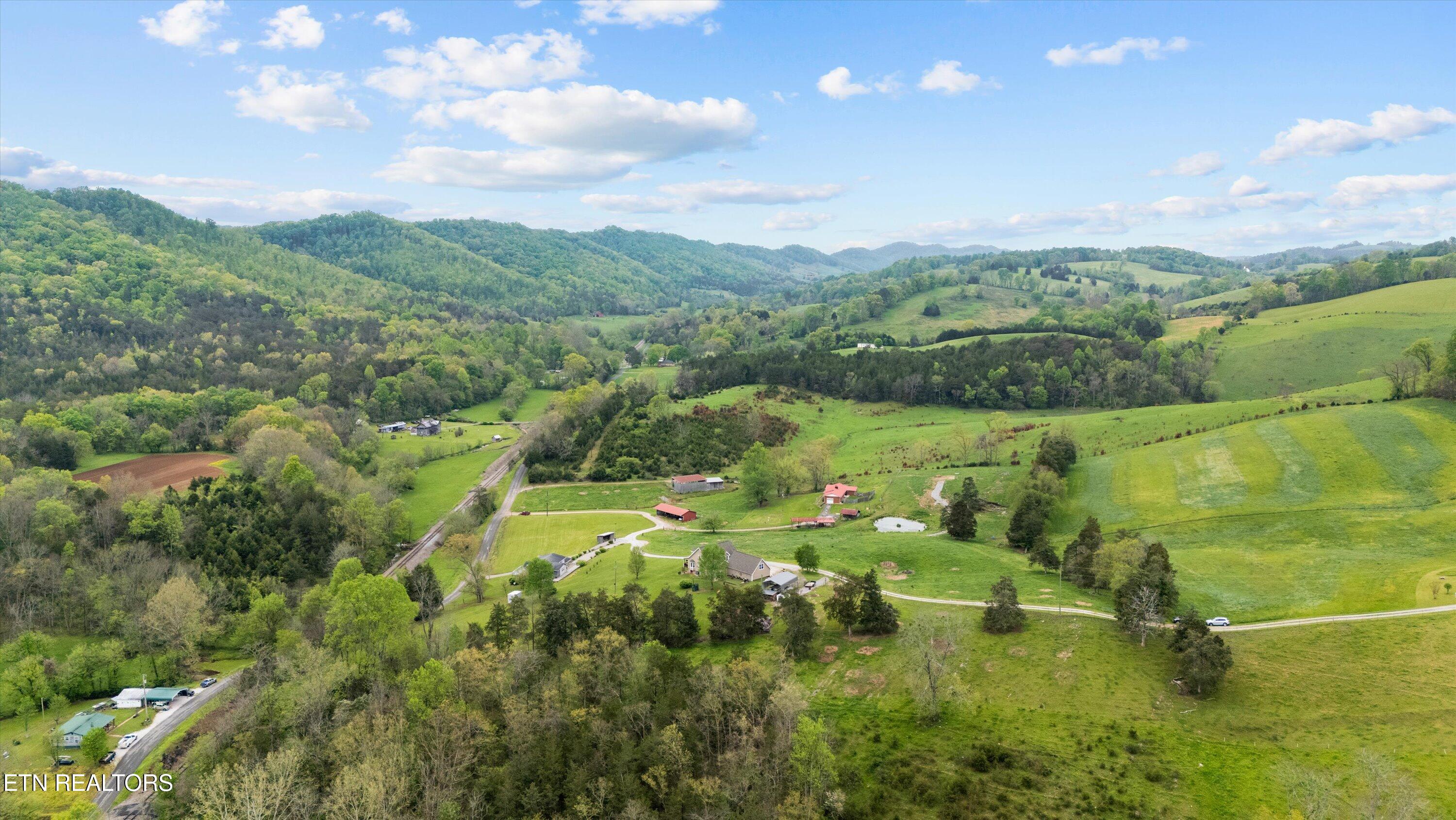 3073 Dutch Valley Rd