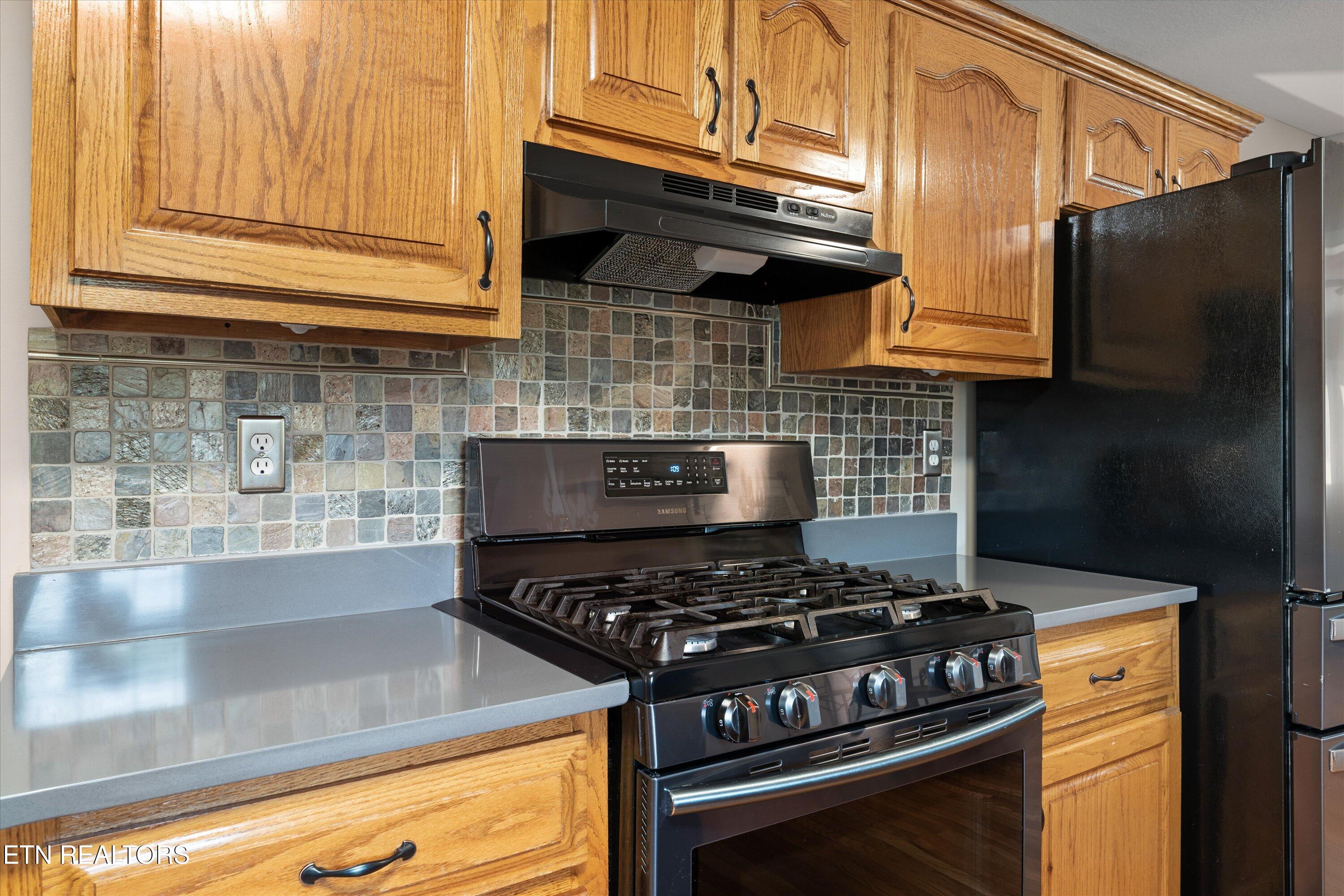 3073 Dutch Valley Rd