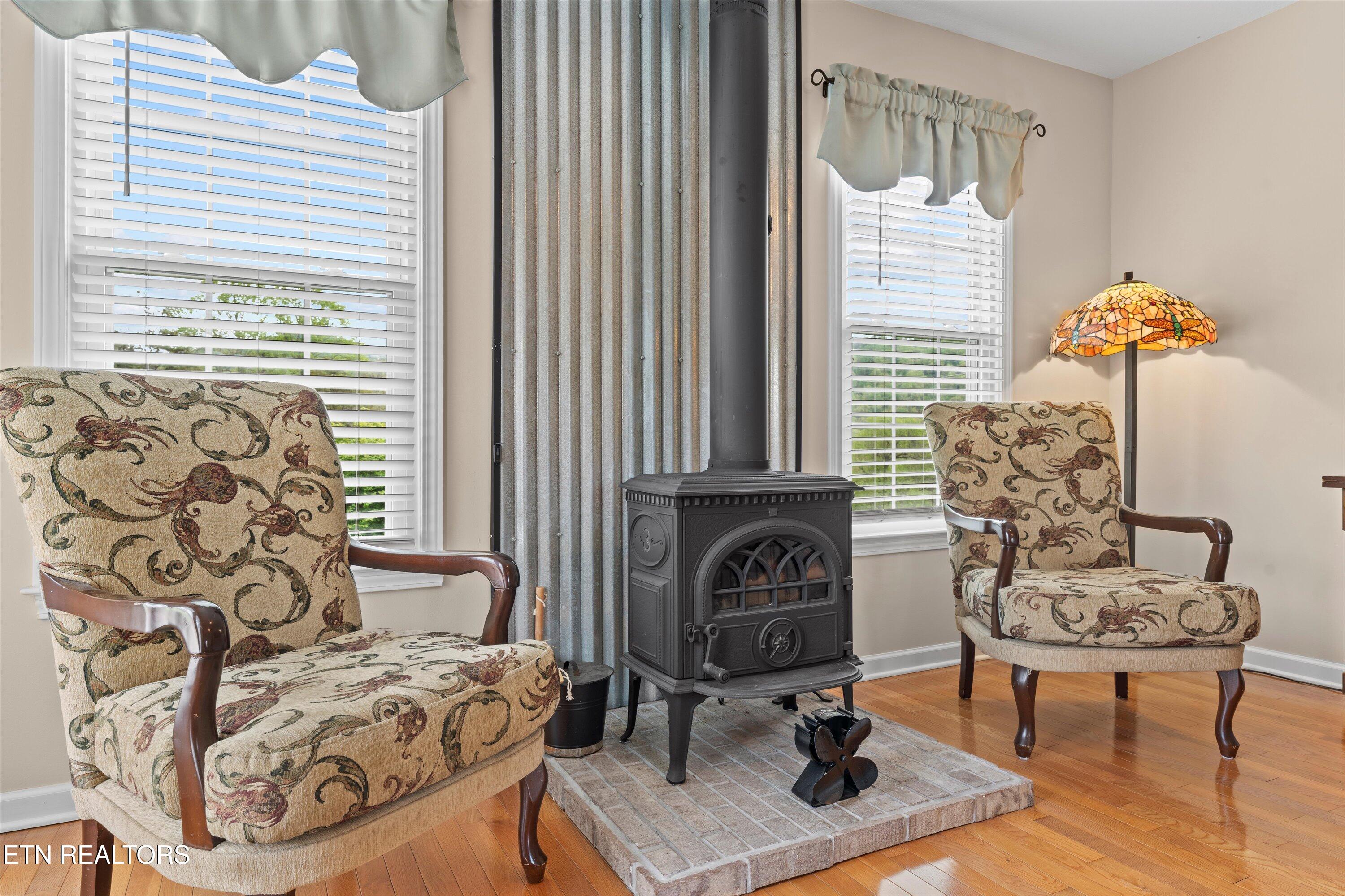 3073 Dutch Valley Rd