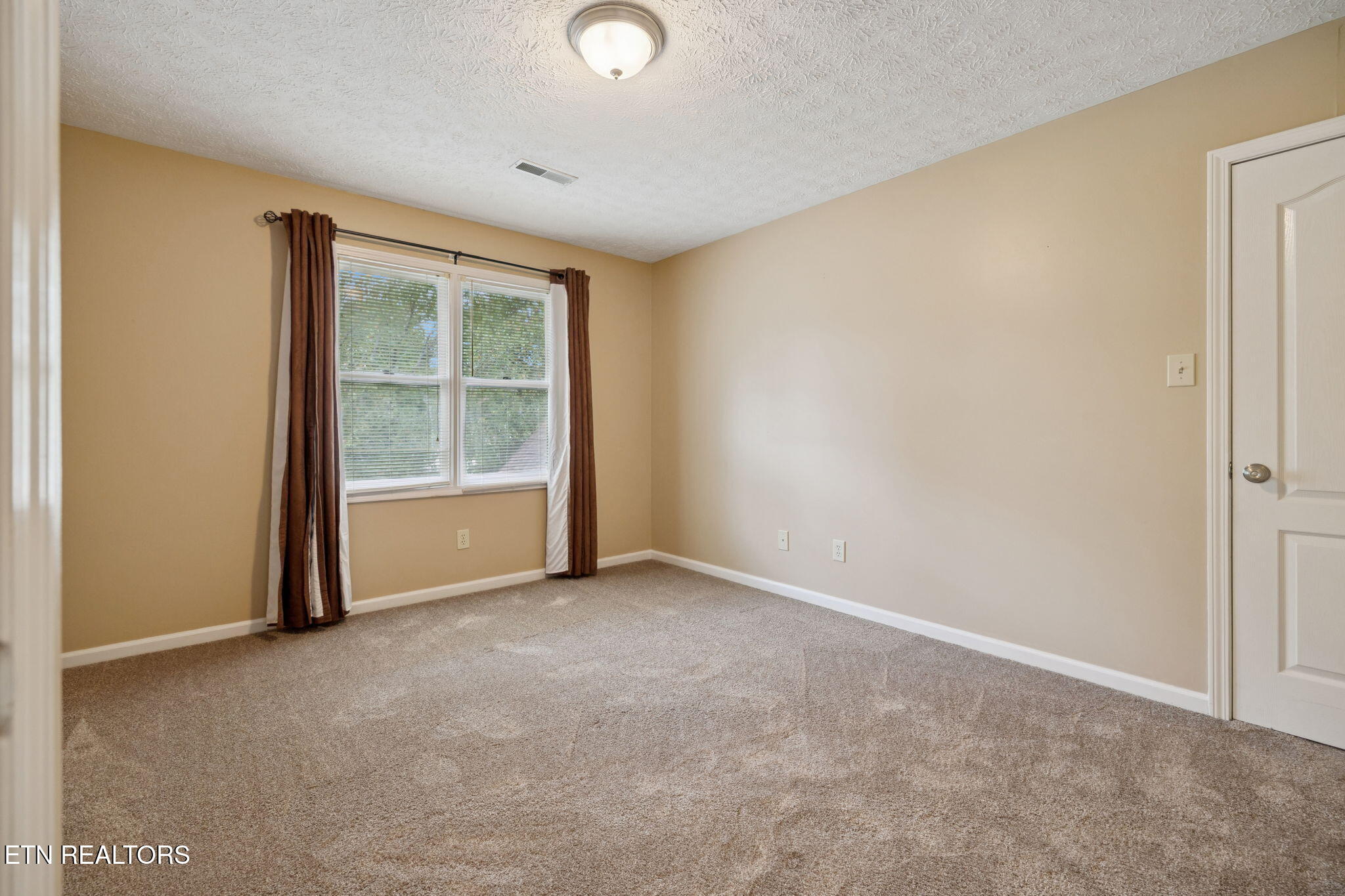 7404 Royal Springs Blvd