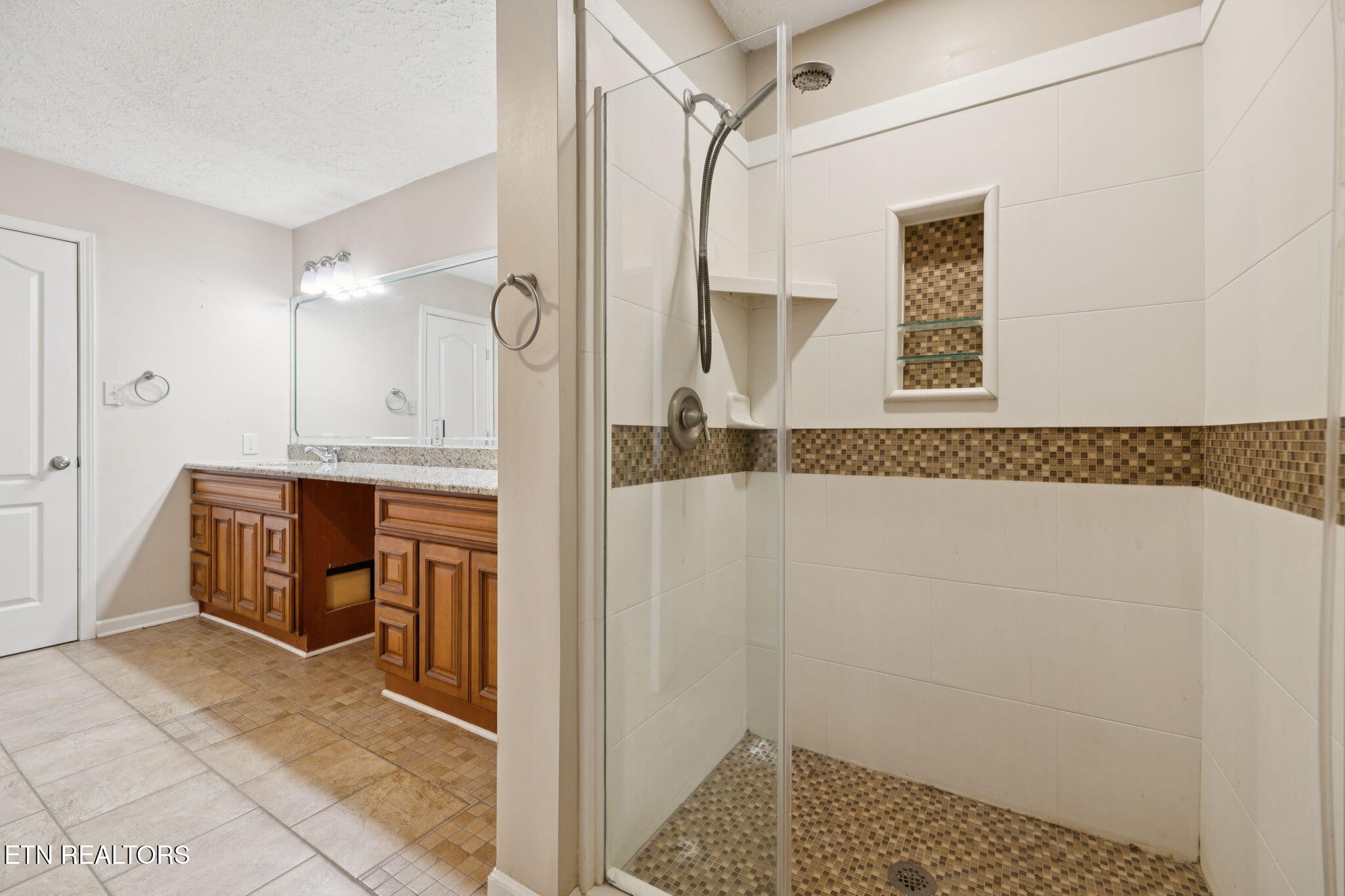 7404 Royal Springs Blvd