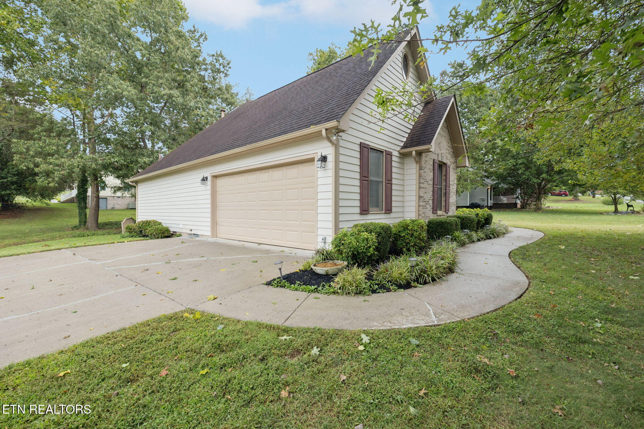 7404 Royal Springs Blvd