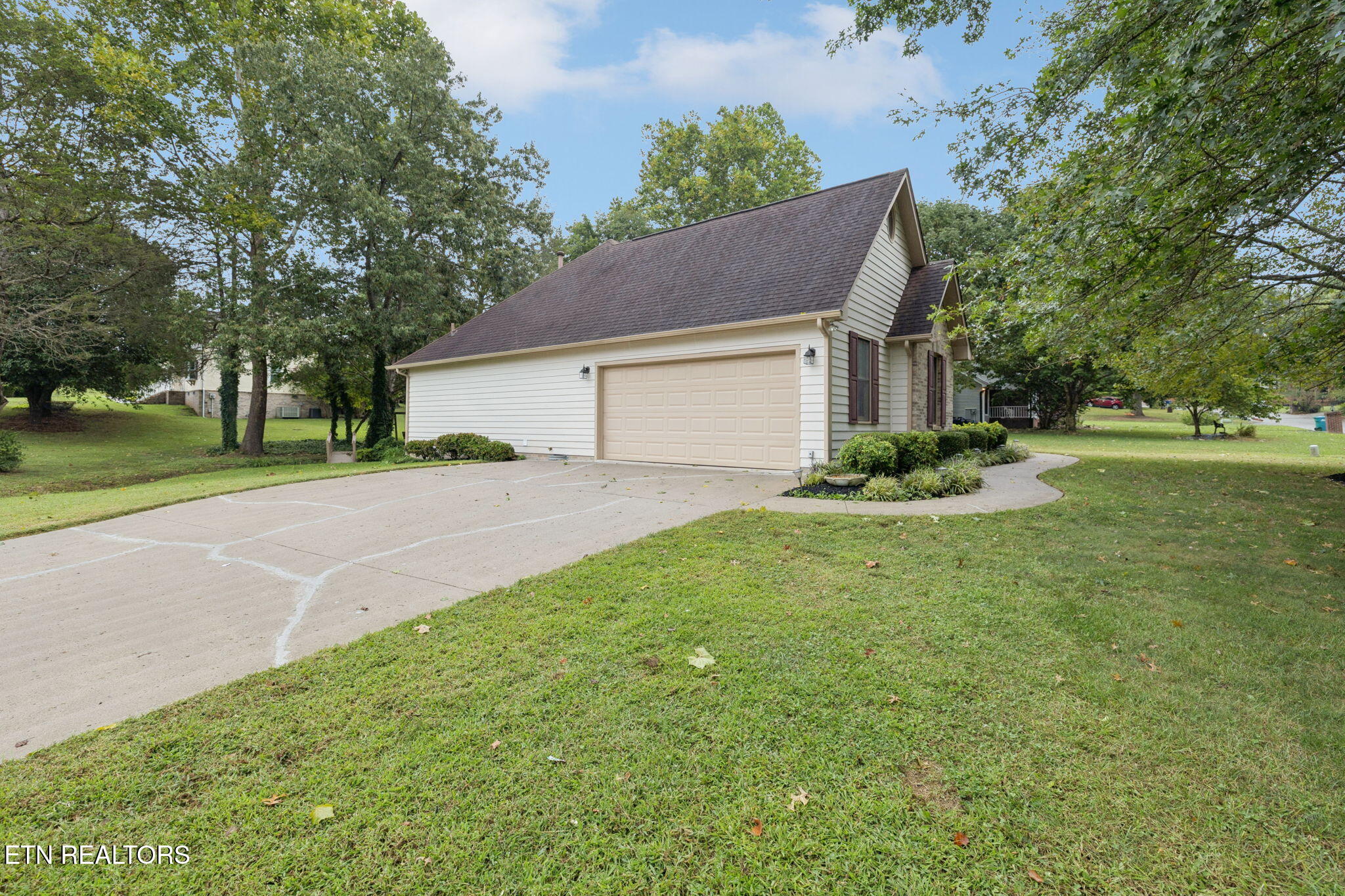 7404 Royal Springs Blvd