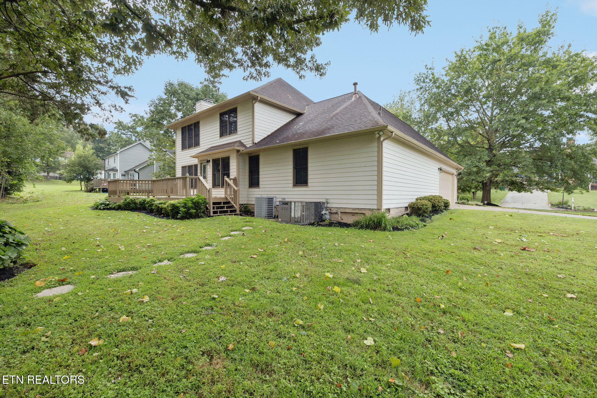 7404 Royal Springs Blvd