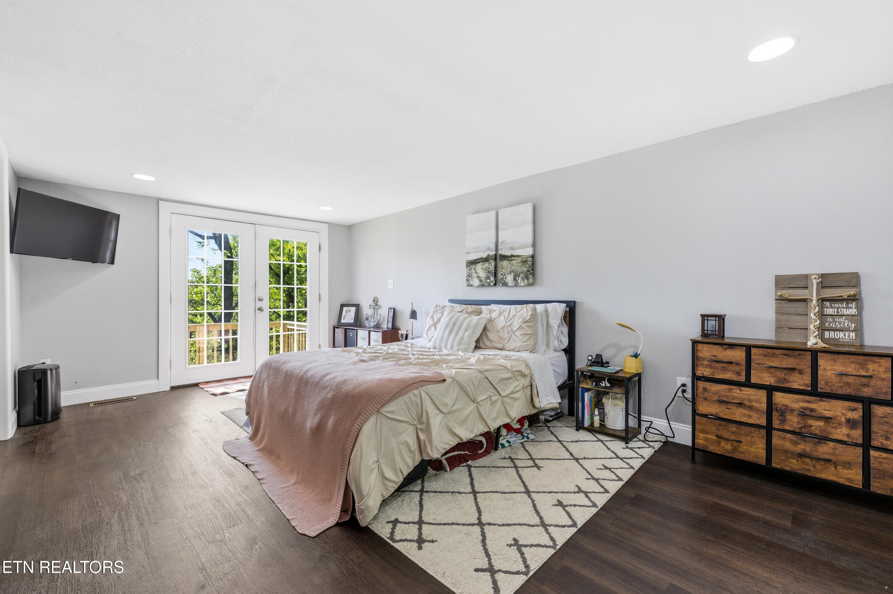 5312 Avis Lane