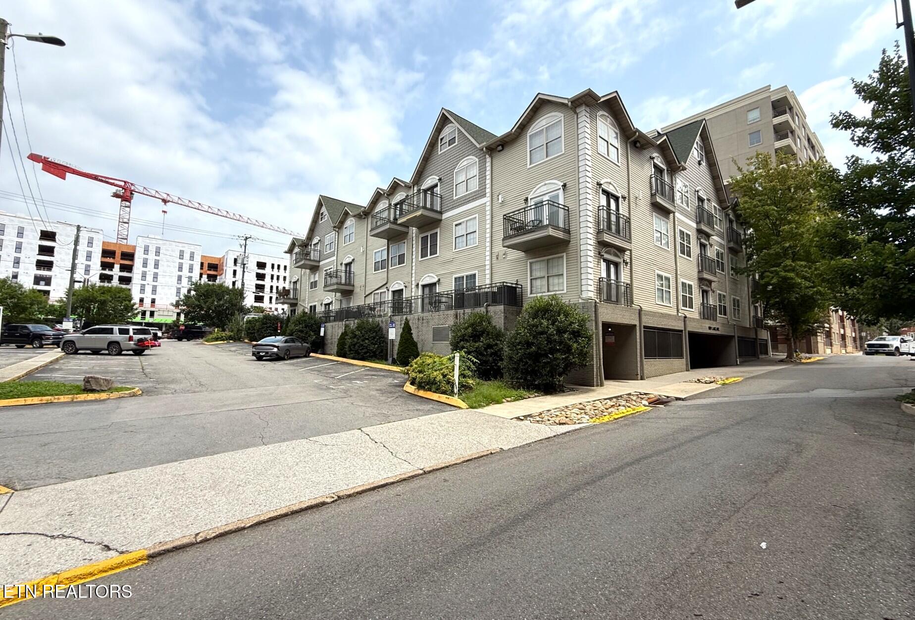 1801 Lake Ave 102