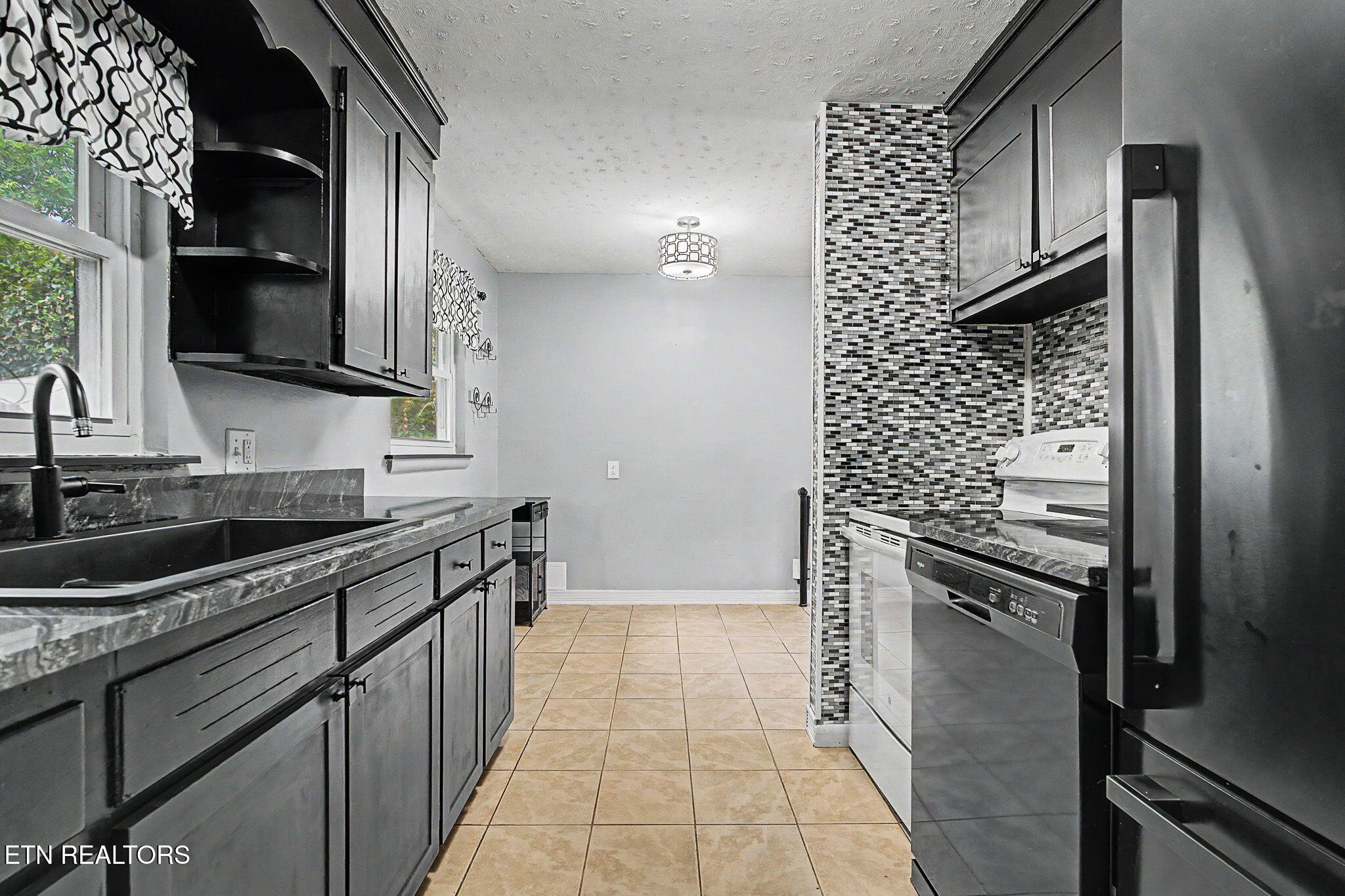 2208 Sylvania Ave