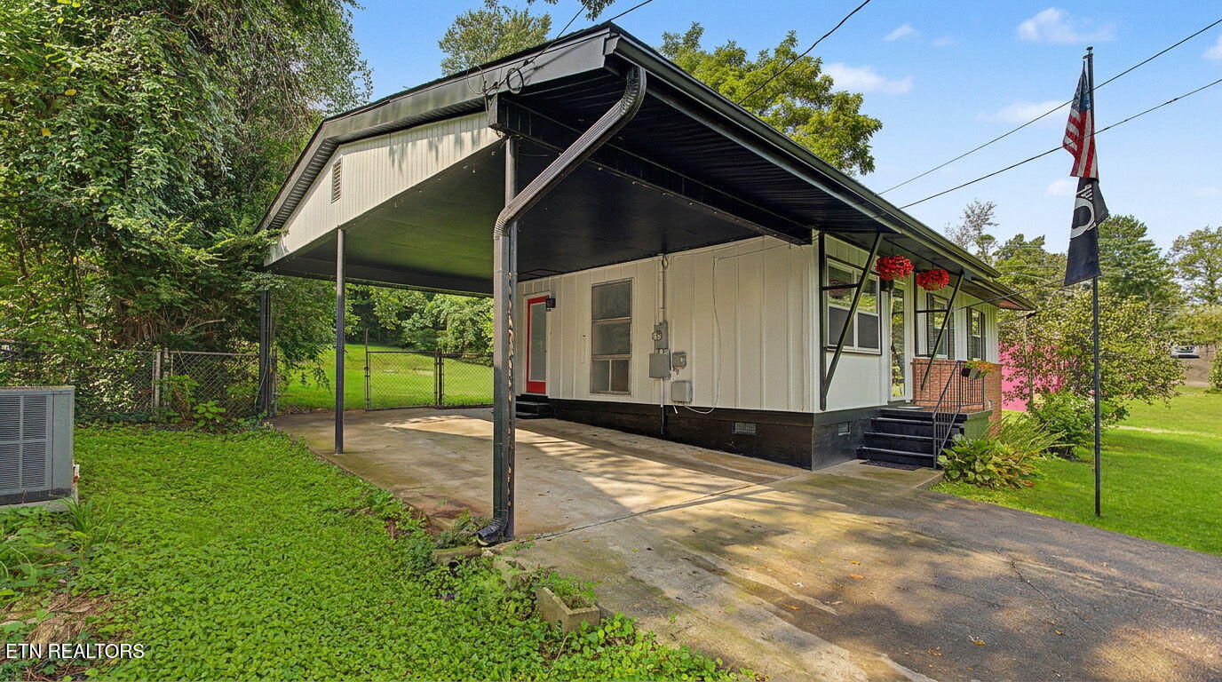 2208 Sylvania Ave