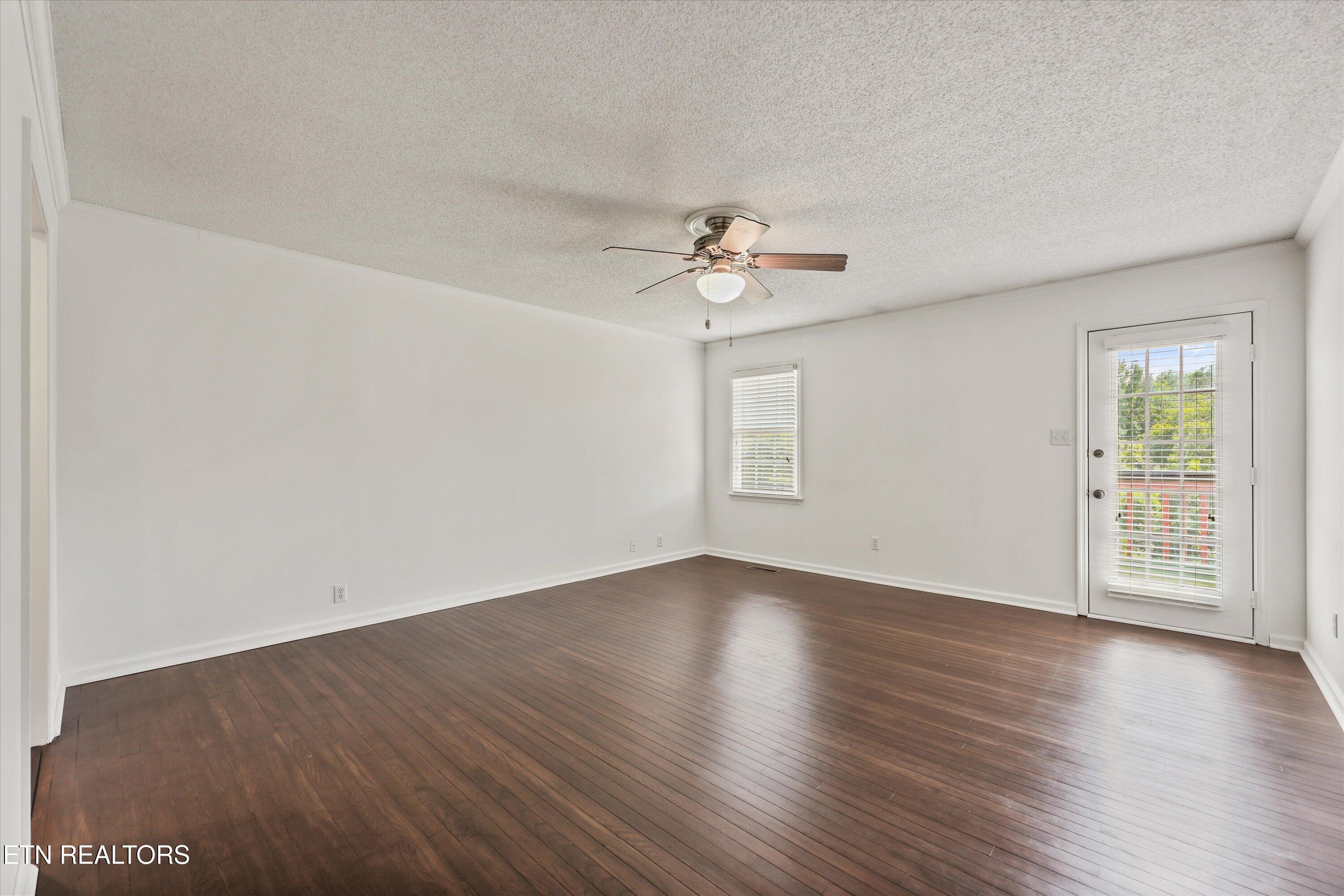 8430 Woodbend Tr
