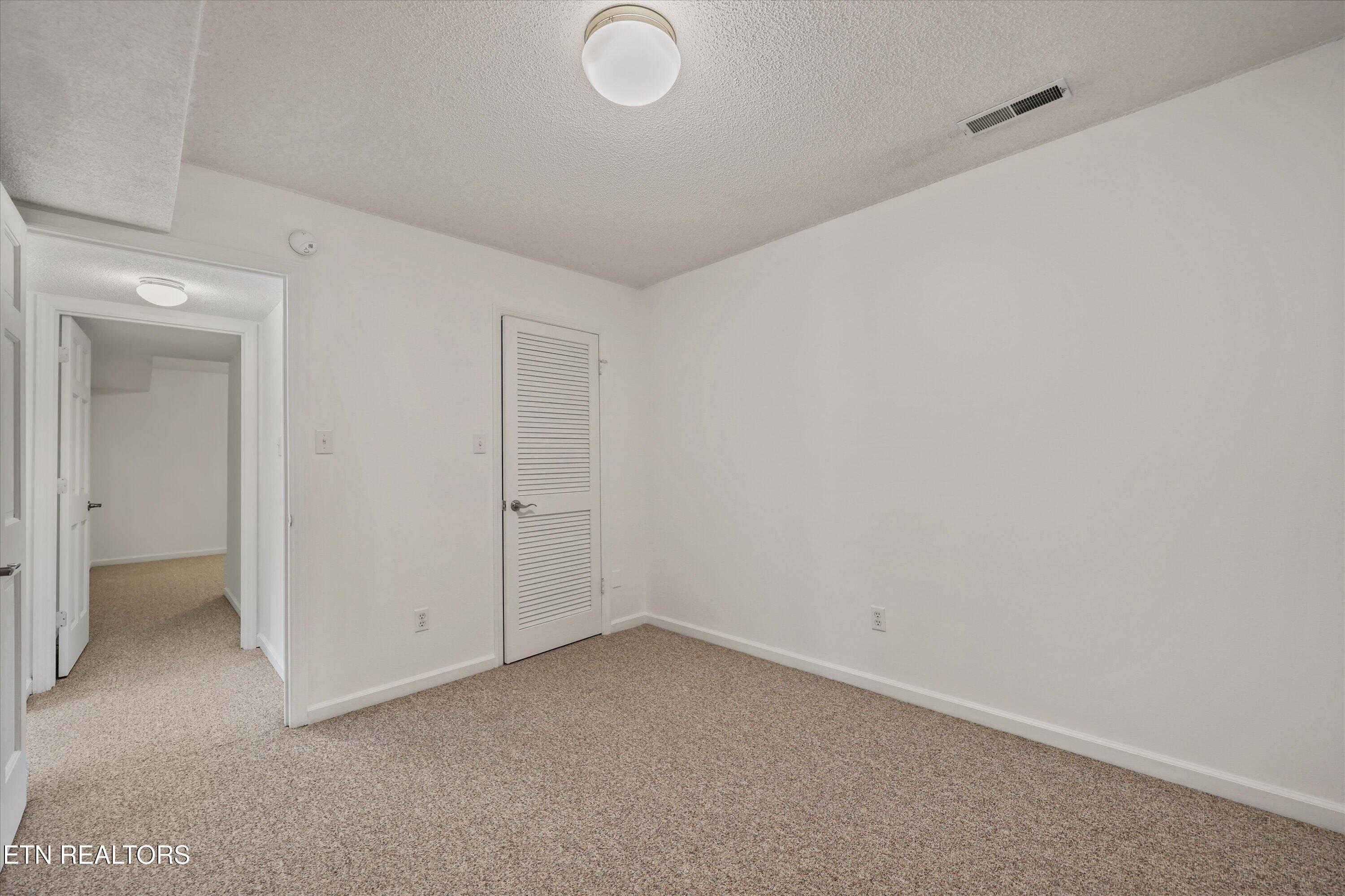 8430 Woodbend Tr