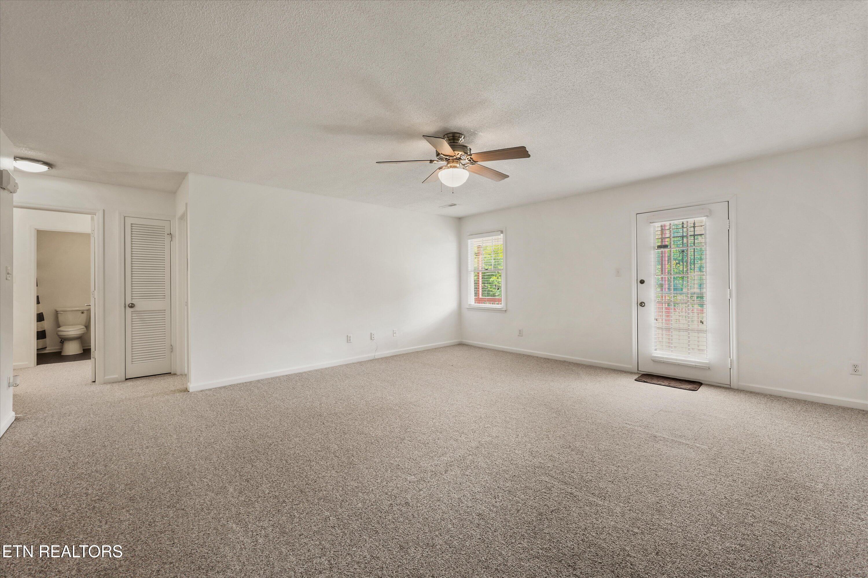 8430 Woodbend Tr