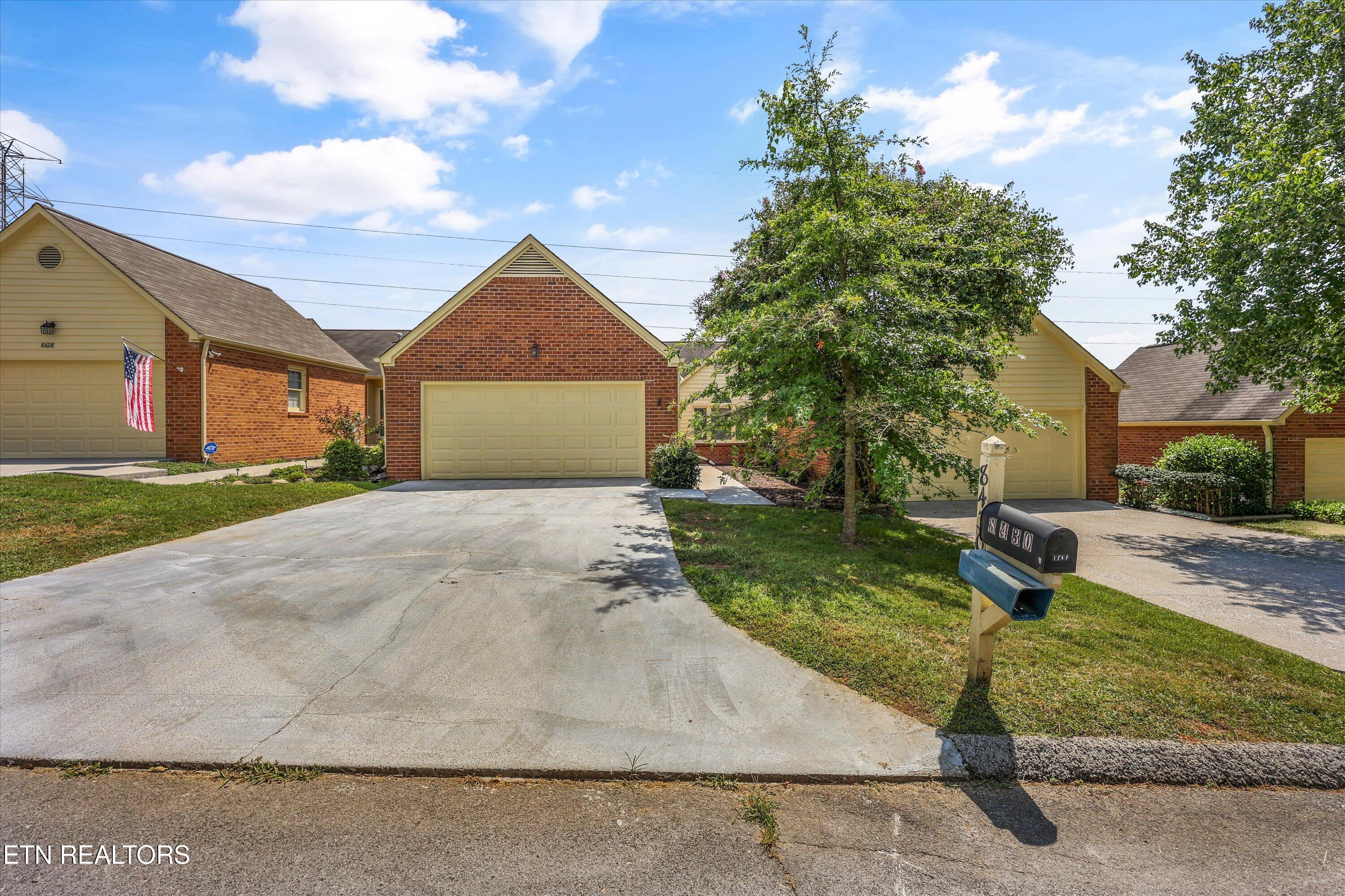 8430 Woodbend Tr