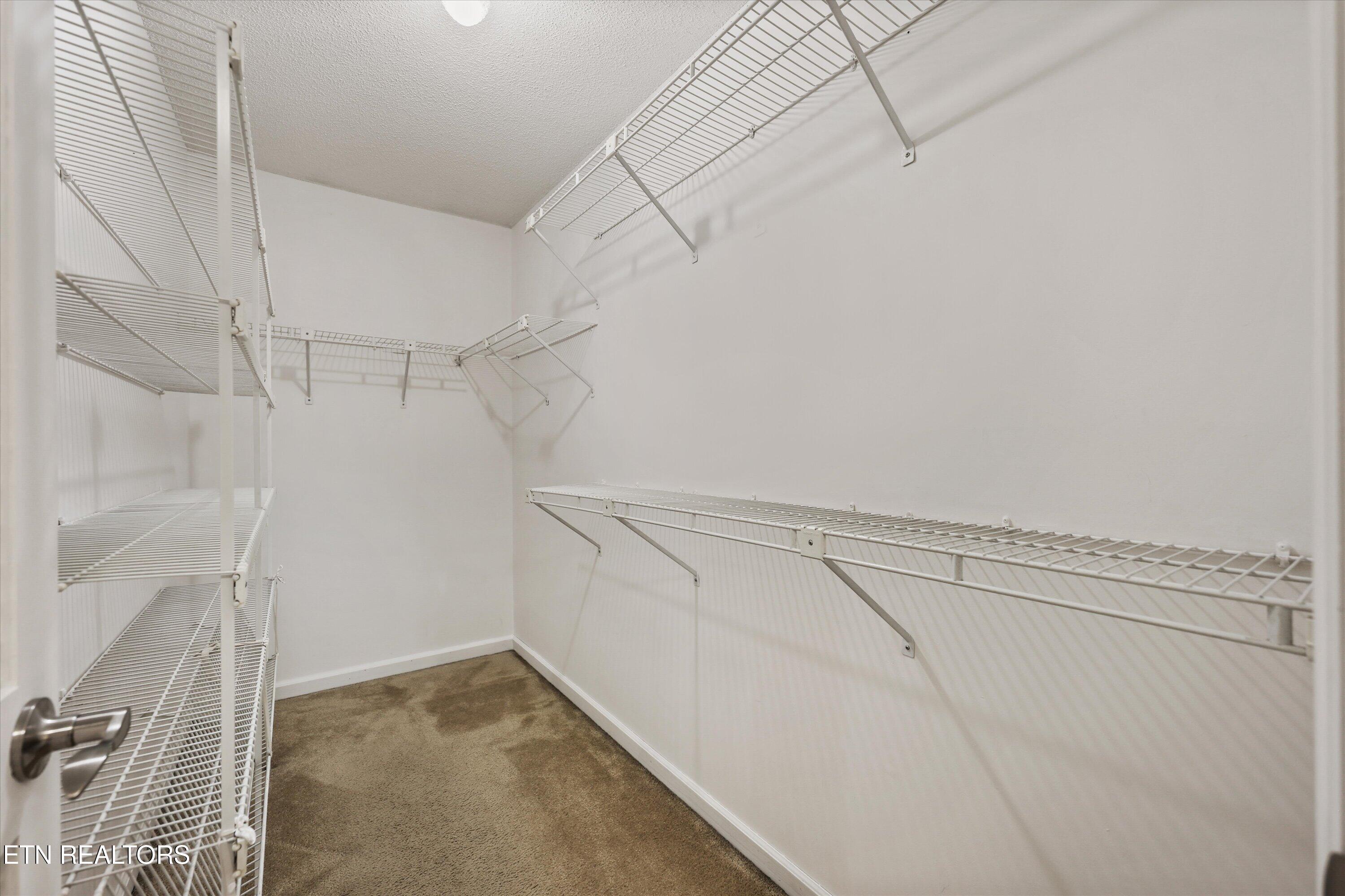 8430 Woodbend Tr