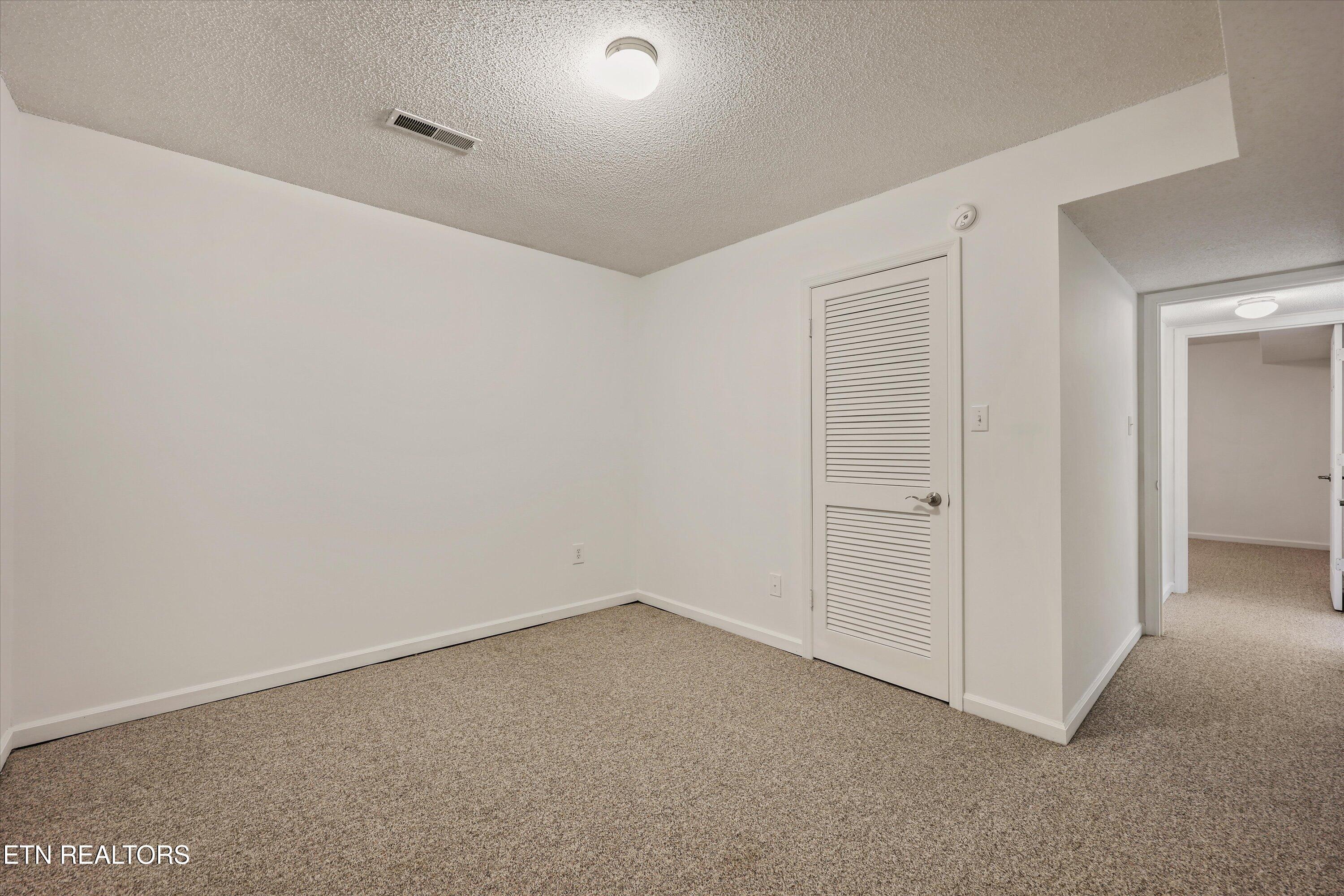 8430 Woodbend Tr