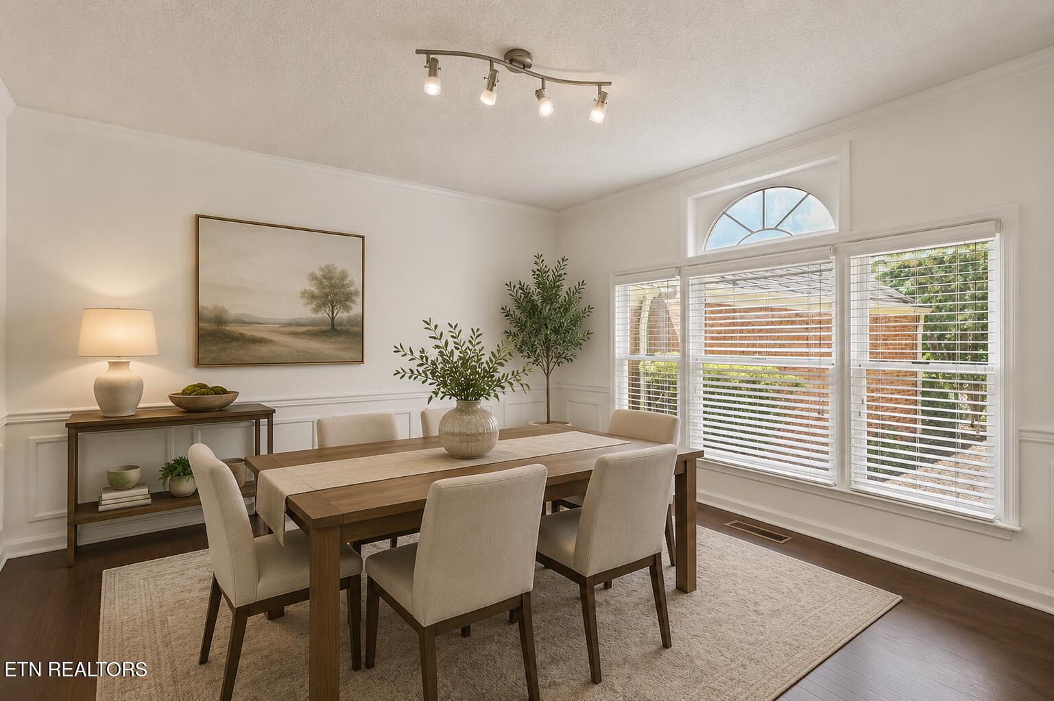 8430 Woodbend Tr