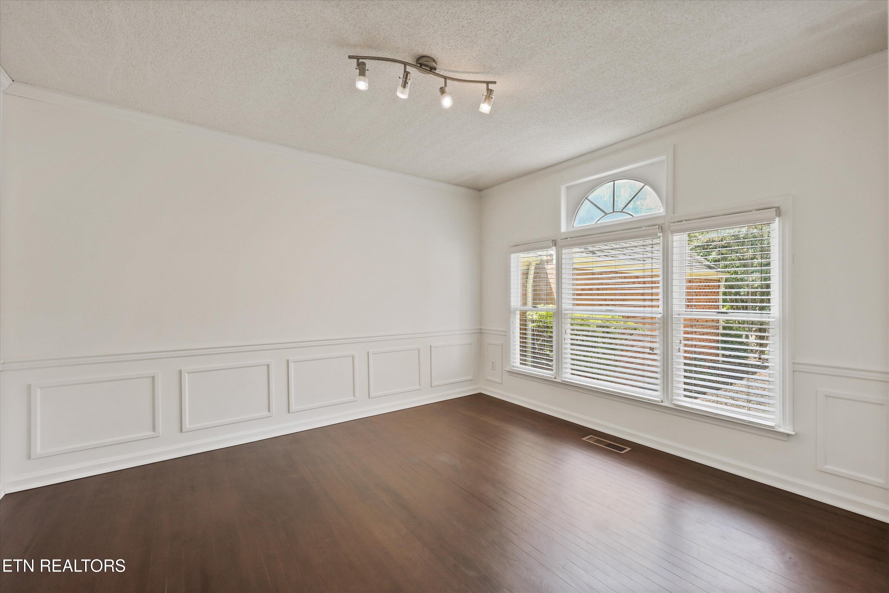 8430 Woodbend Tr