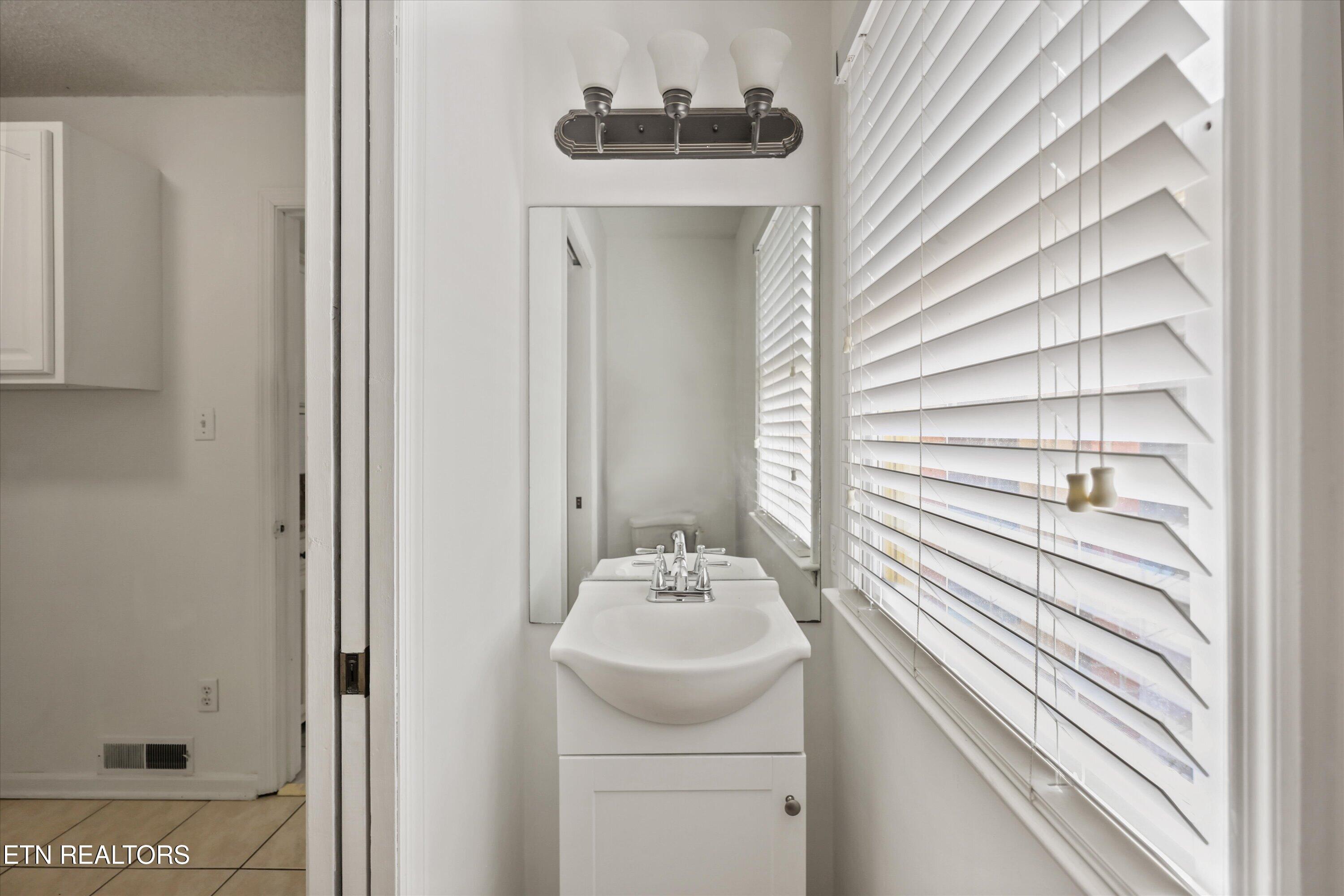 8430 Woodbend Tr