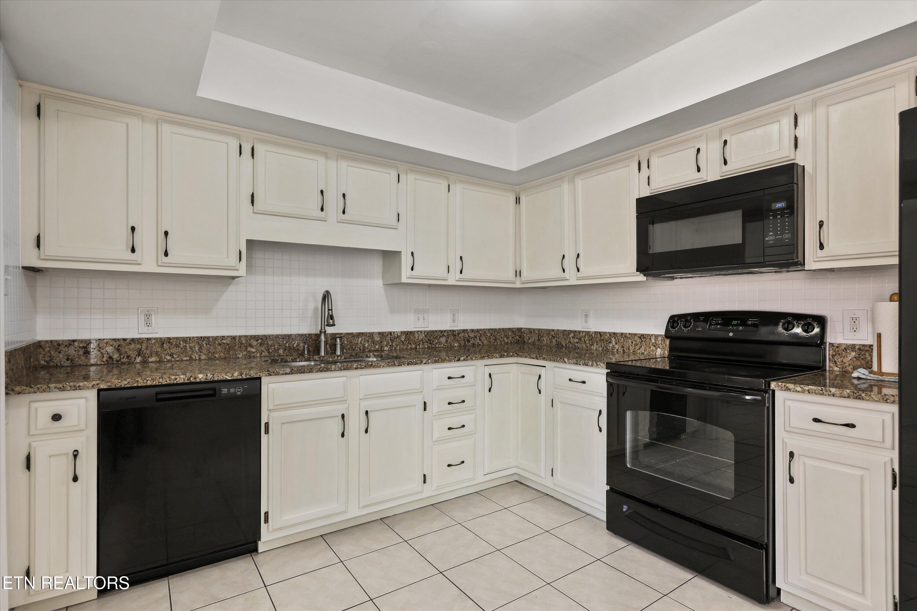 8430 Woodbend Tr