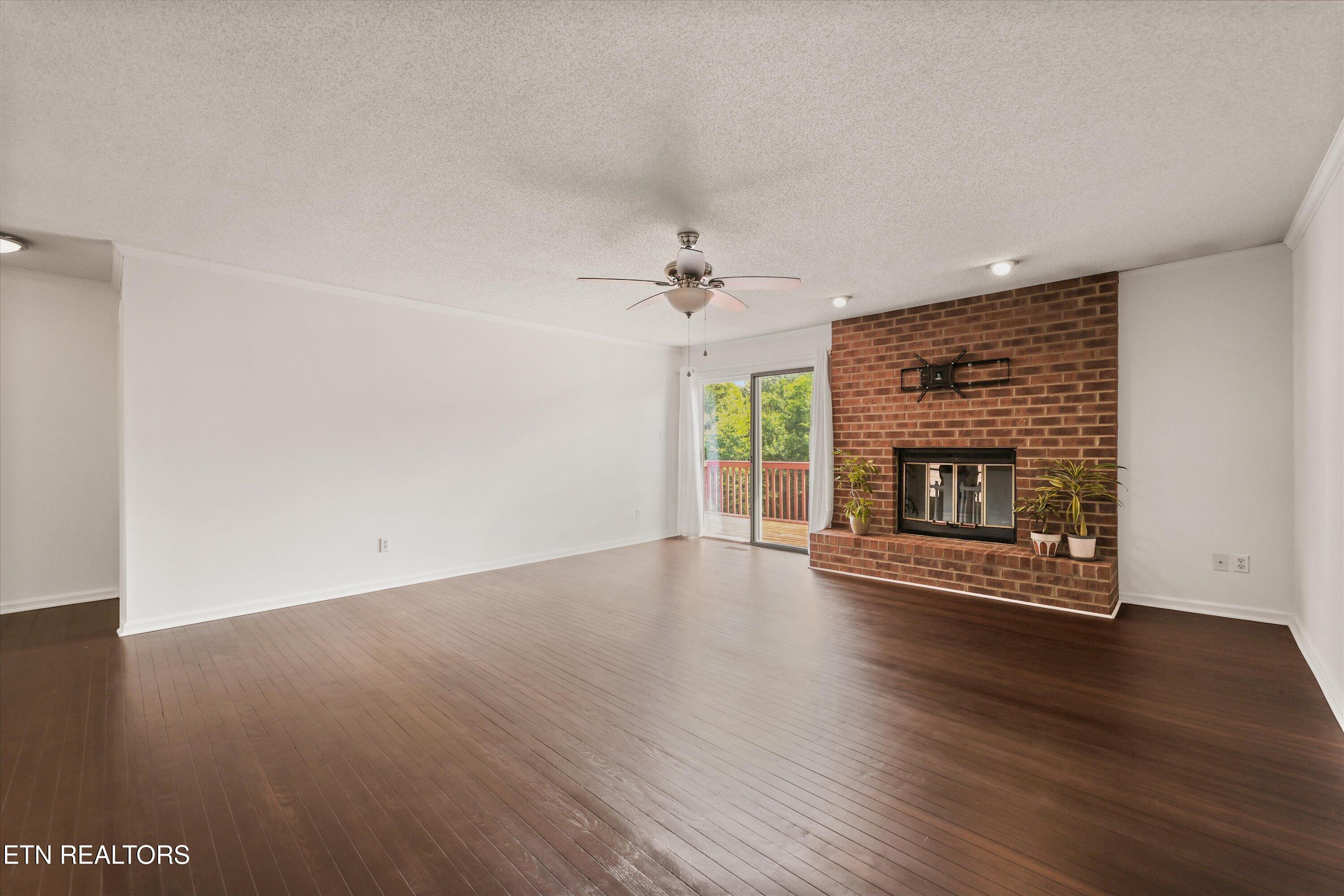 8430 Woodbend Tr