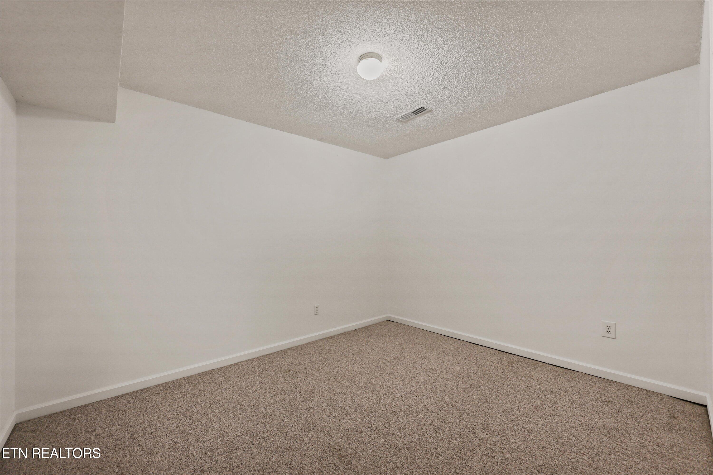 8430 Woodbend Tr