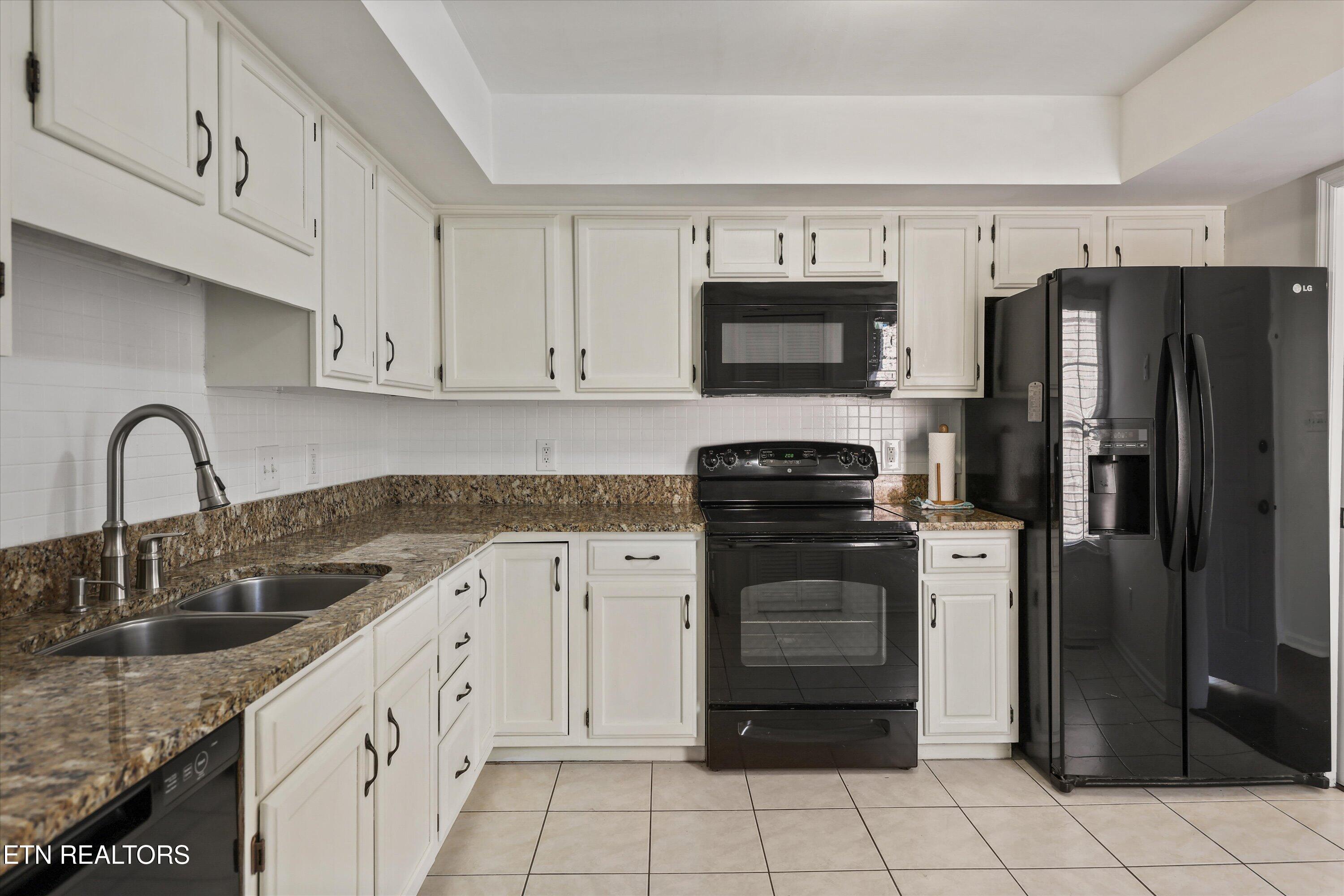 8430 Woodbend Tr