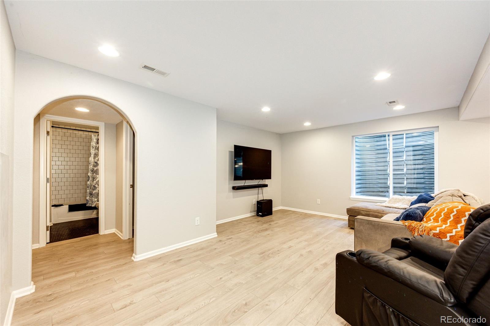 4970 Laurelglen Lane