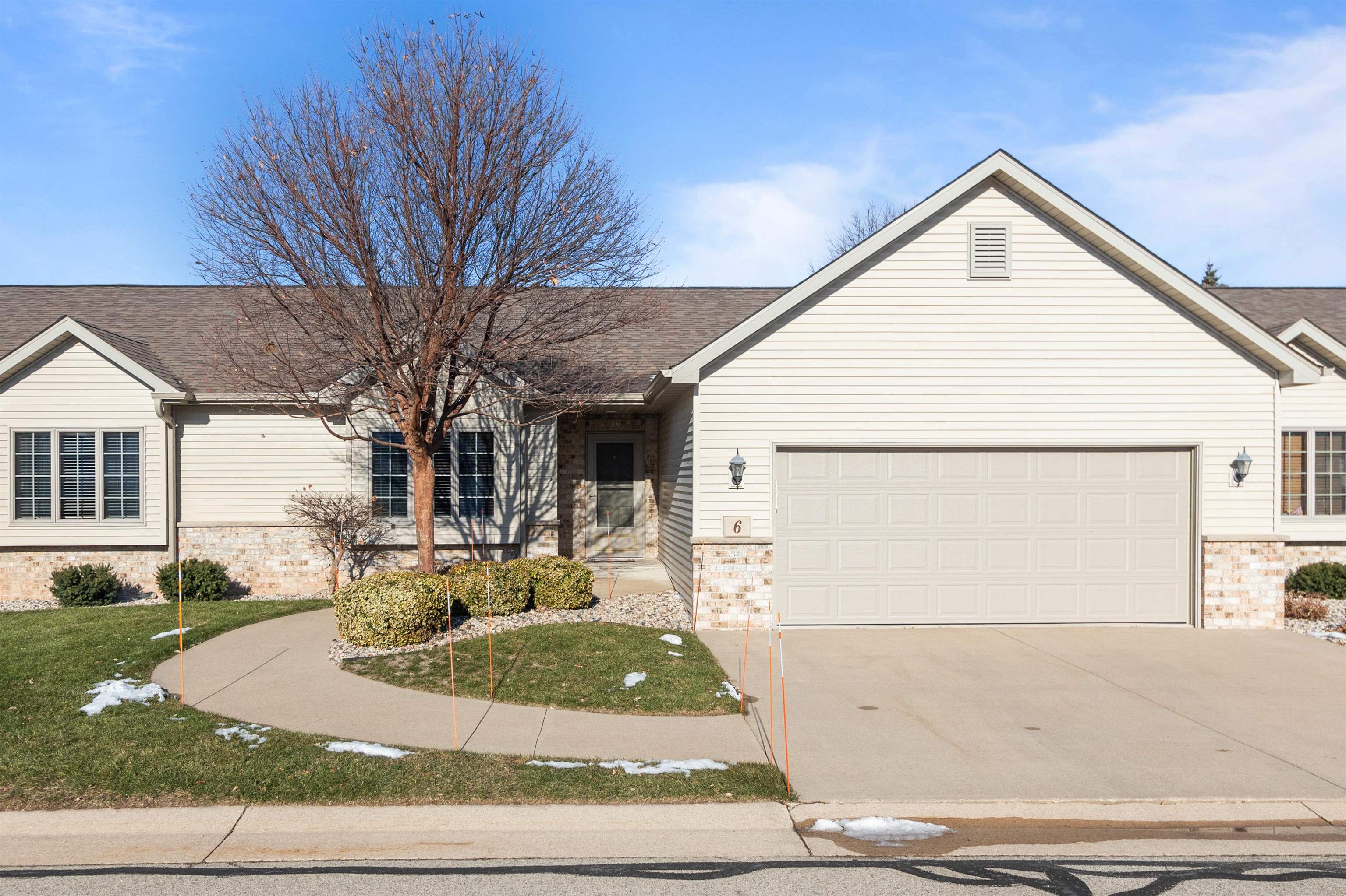 6 PENBROOK Circle