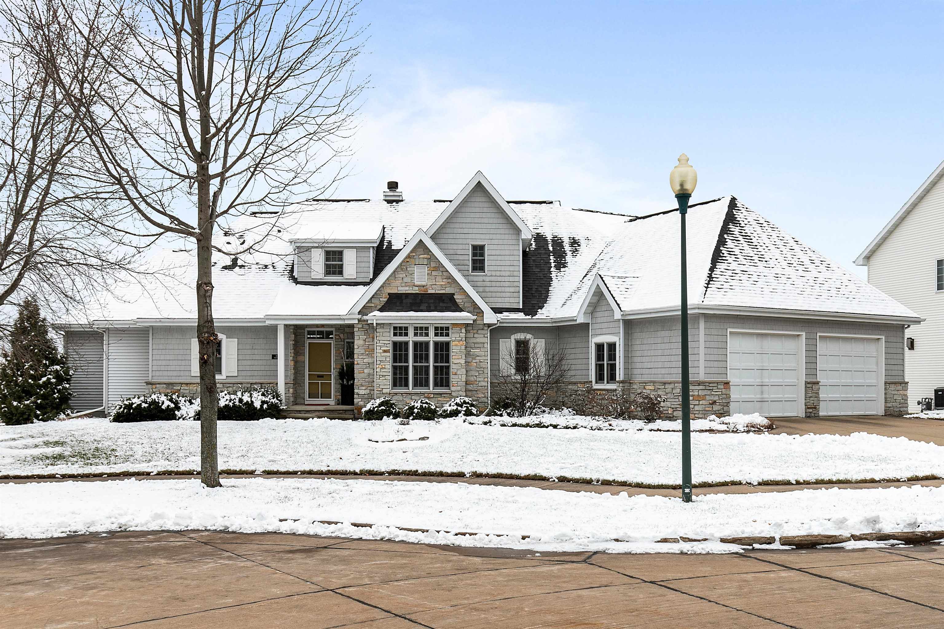 301 E THORNBROOK Lane