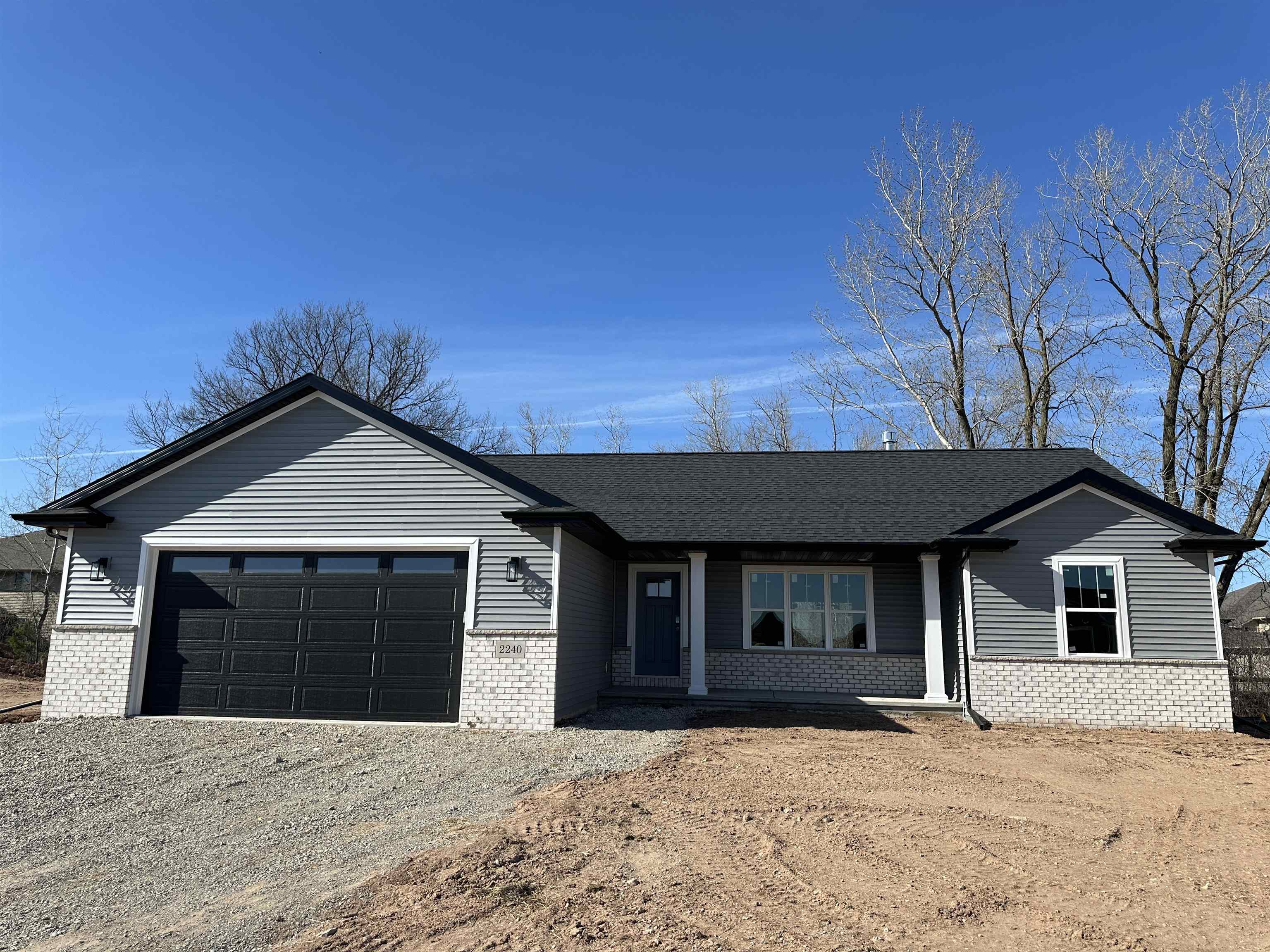 2240 E HONEYGOLD Court