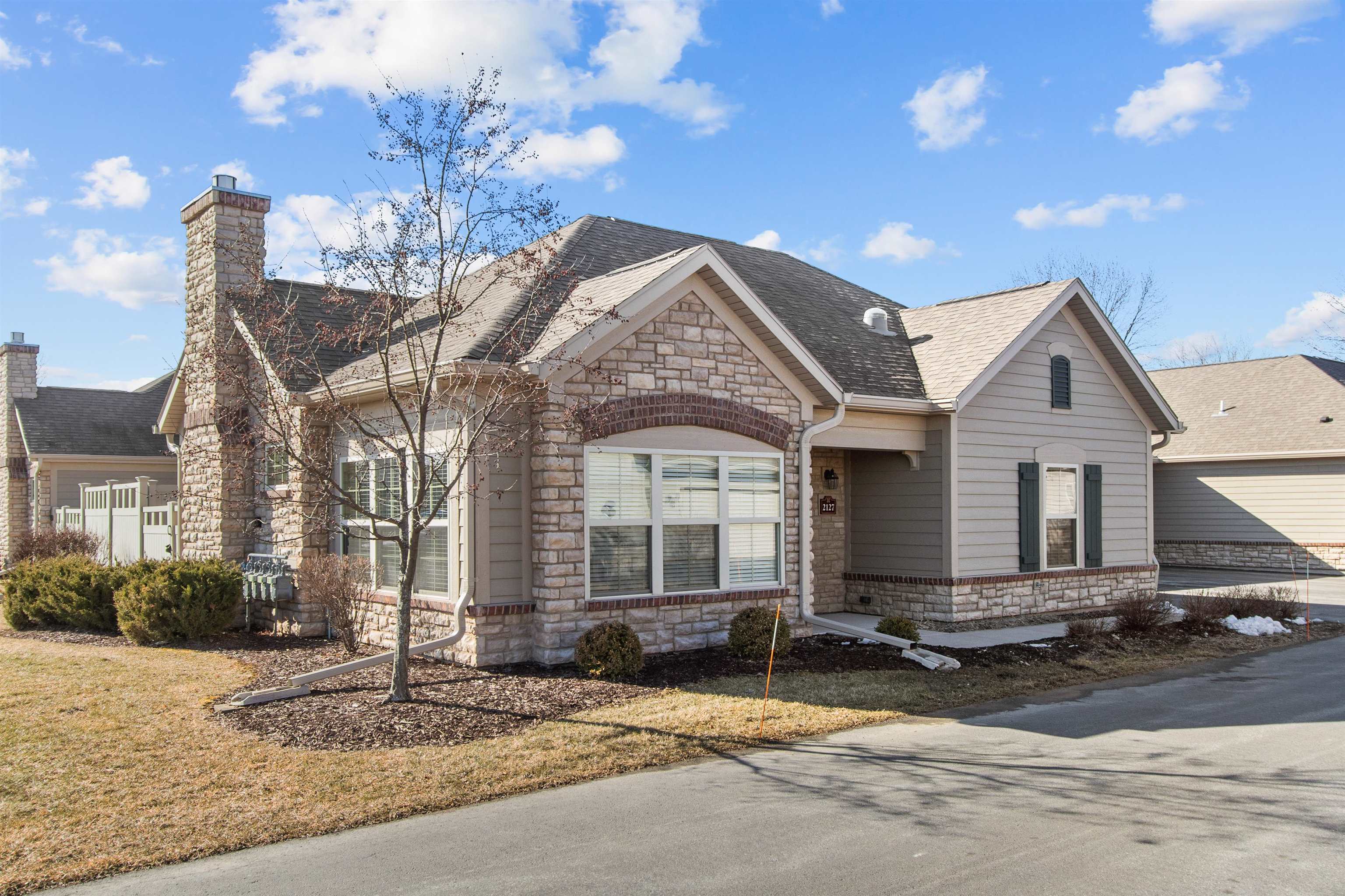 2127 E SIENNA Way