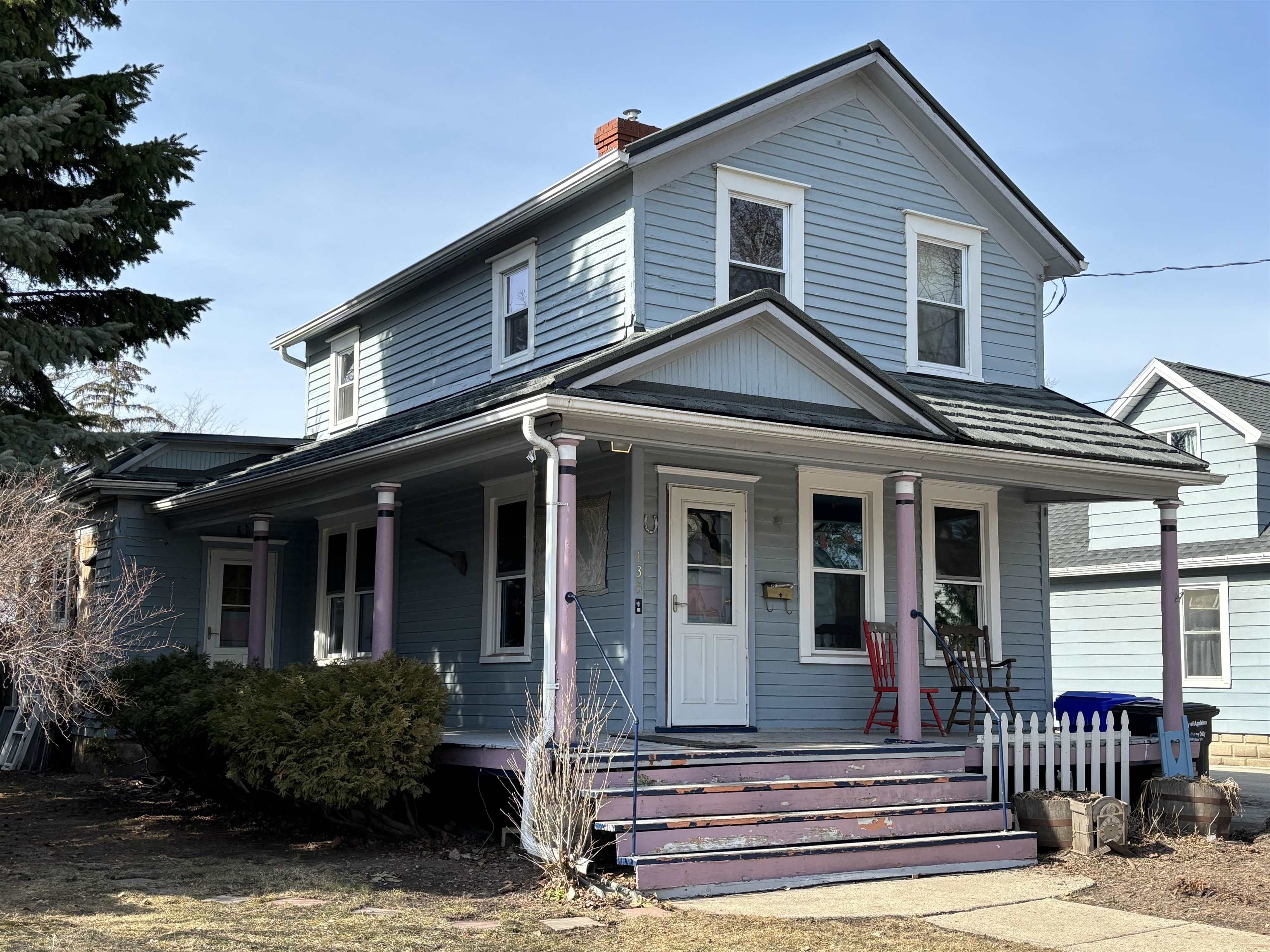 135 N BENNETT Street