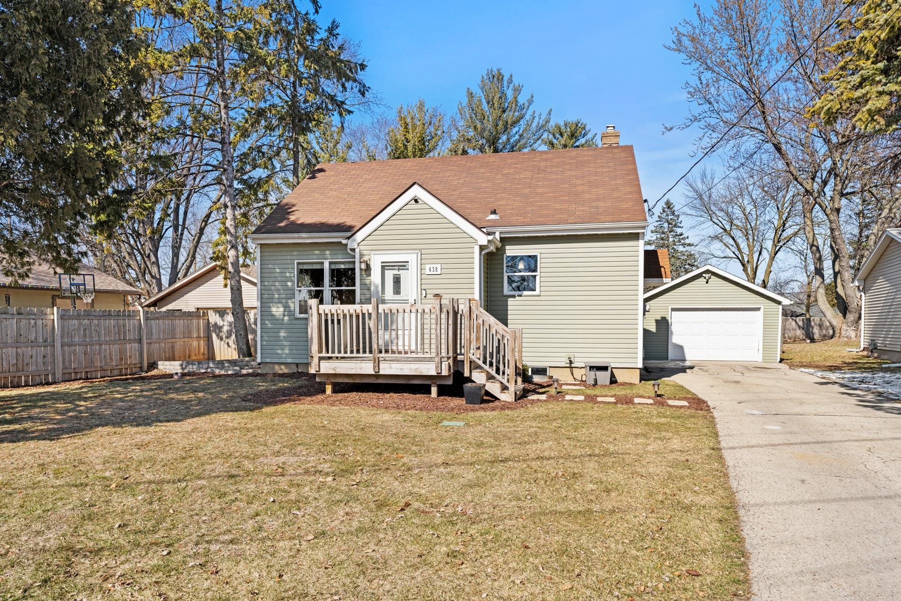 438 W FOSTER Street