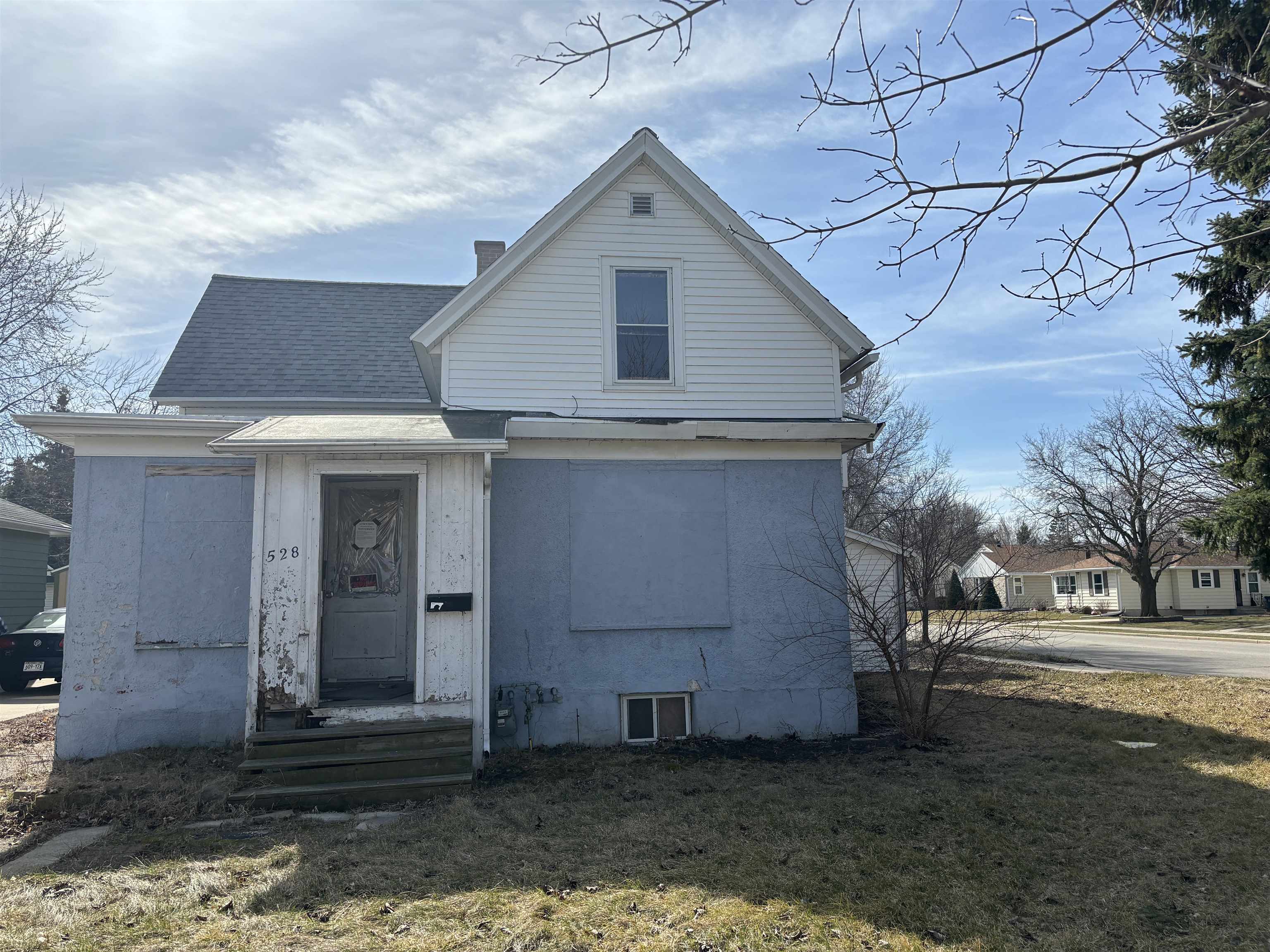 528 PORTAGE Street