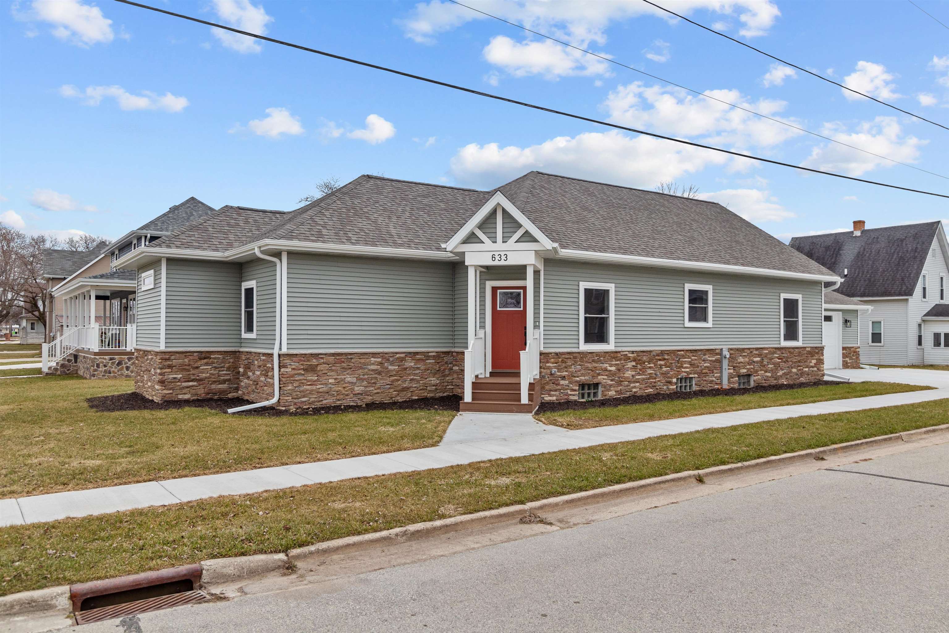 633 W CEDAR Street